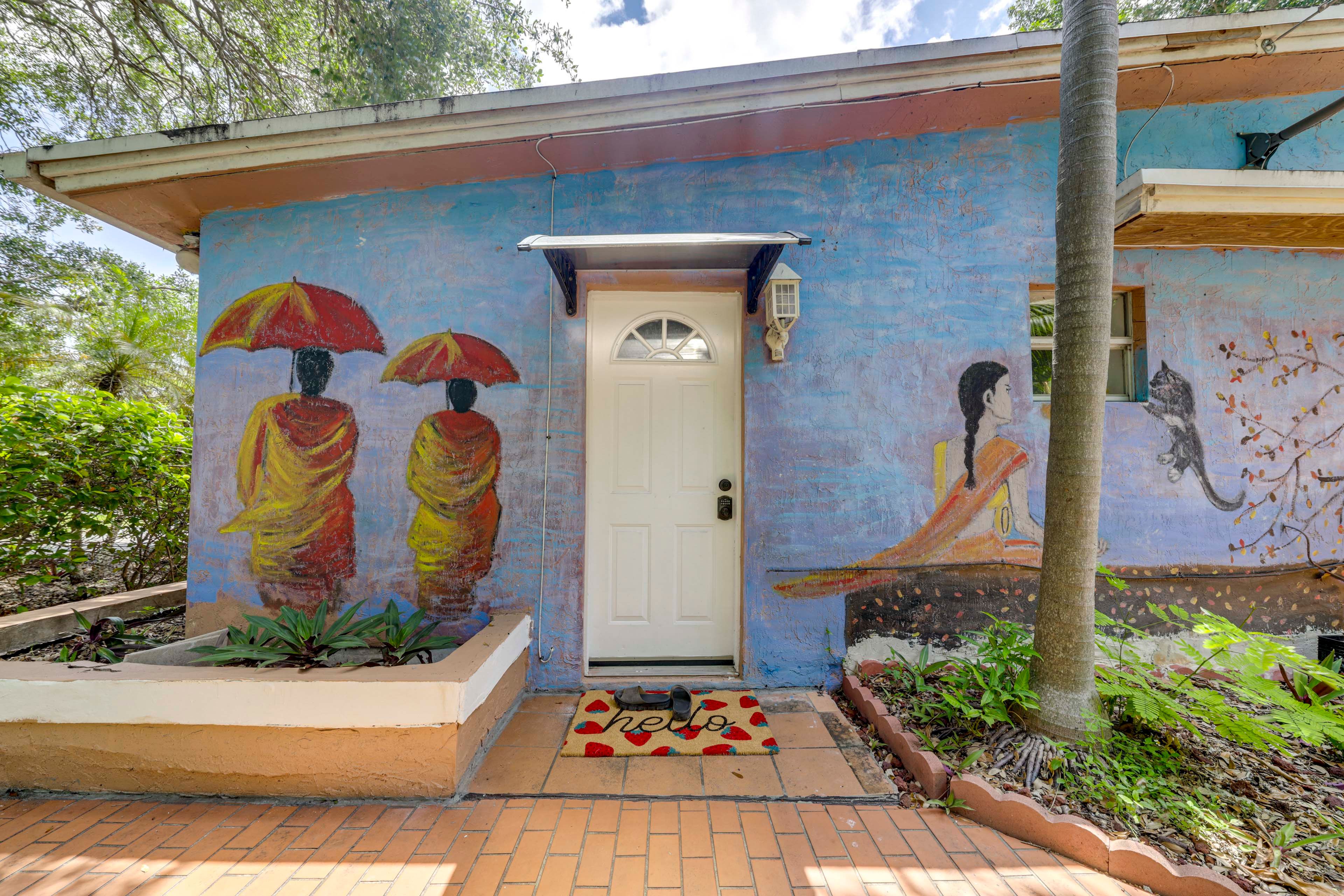 Miami Vacation Rental | 1BR | 1BA | 1 Step to Enter | 600 Sq Ft
