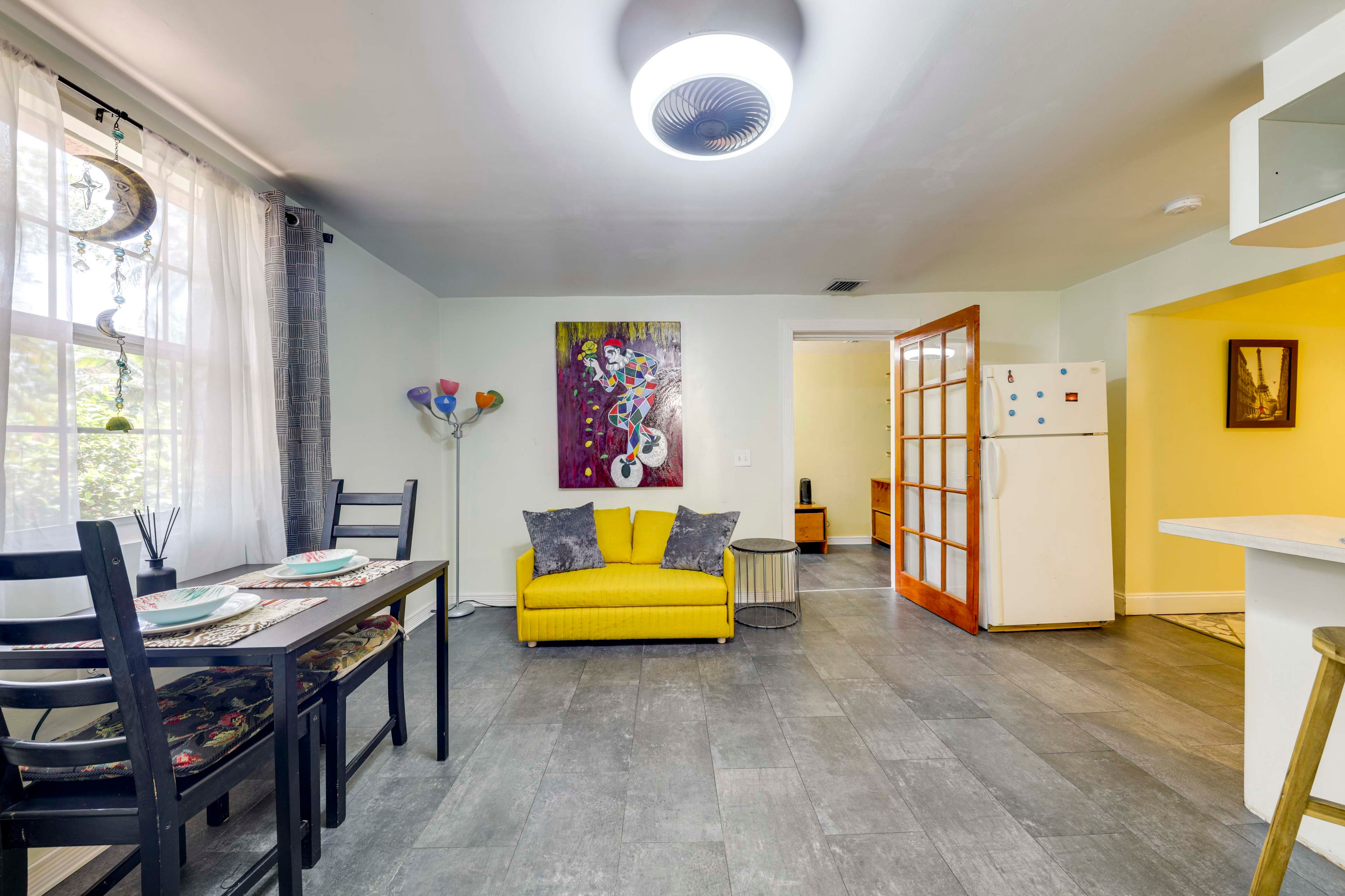 Living Room | Full Sleeper Sofa | Smart TV | Central A/C & Heat