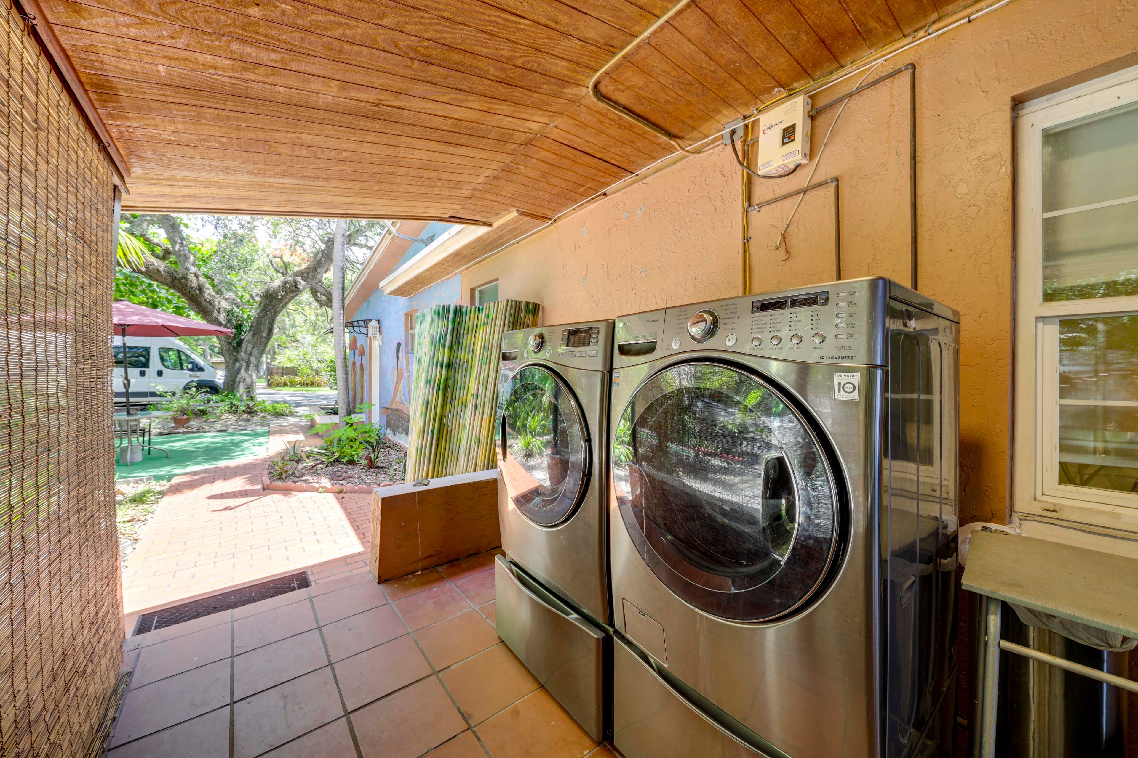 Outdoor Laundry Area | Washer & Dryer