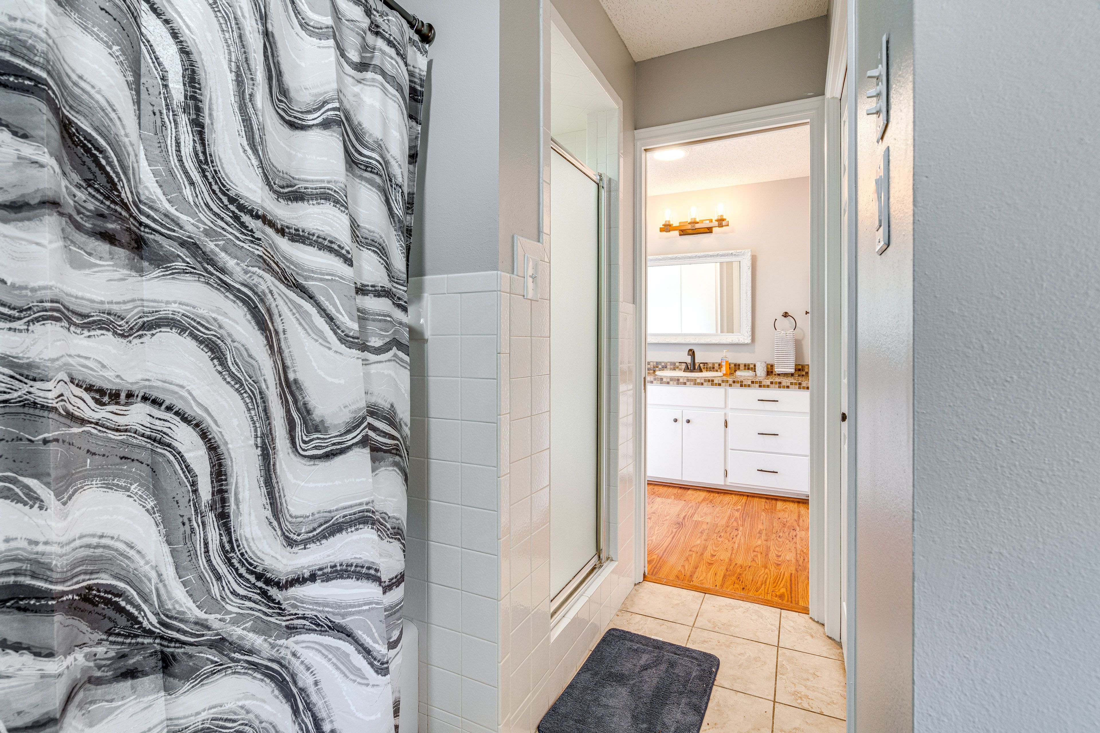 En-Suite Bathroom | Towels Provided | Complimentary Toiletries