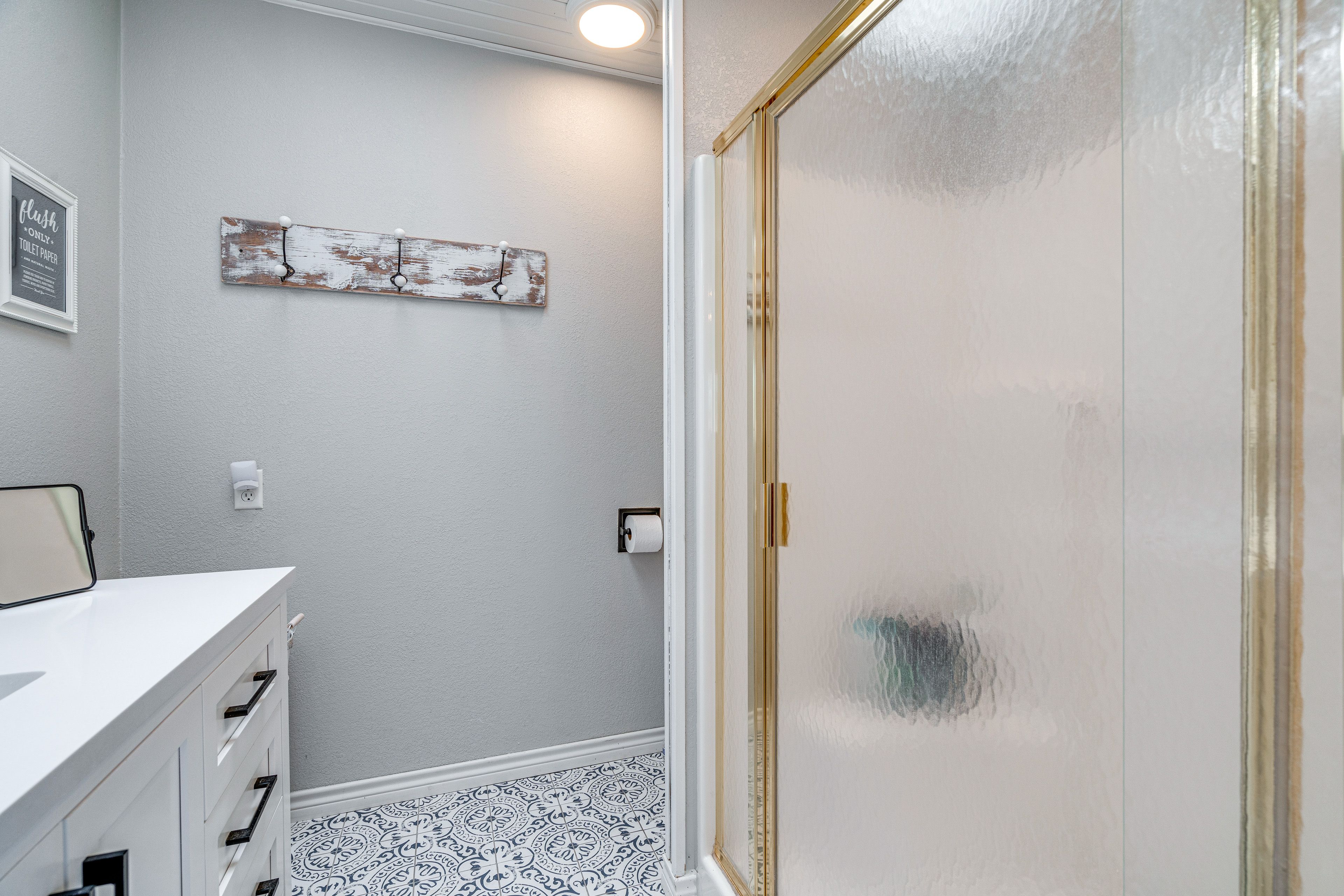 Full Bathroom | 2nd Floor