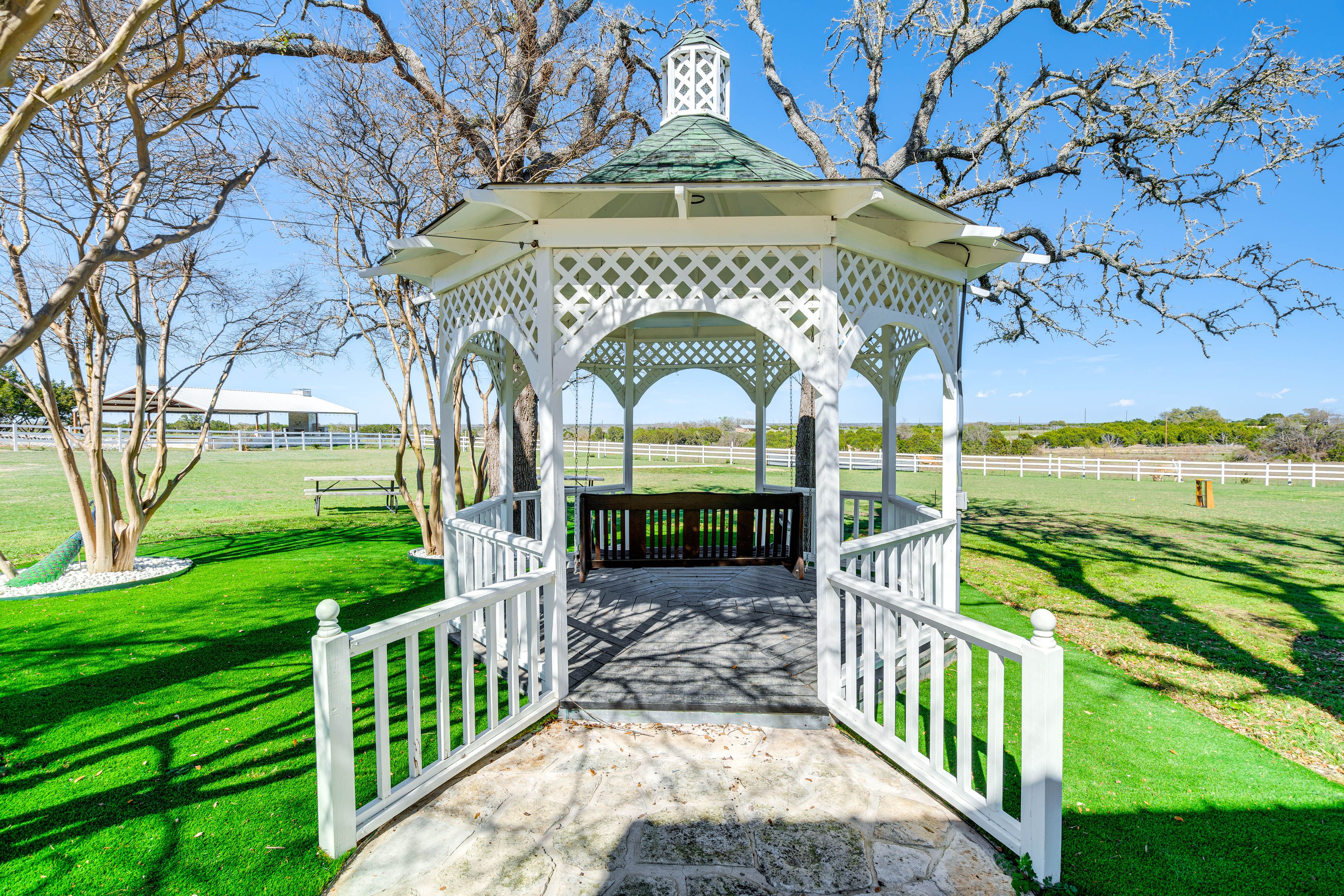 Gazebo | Swing