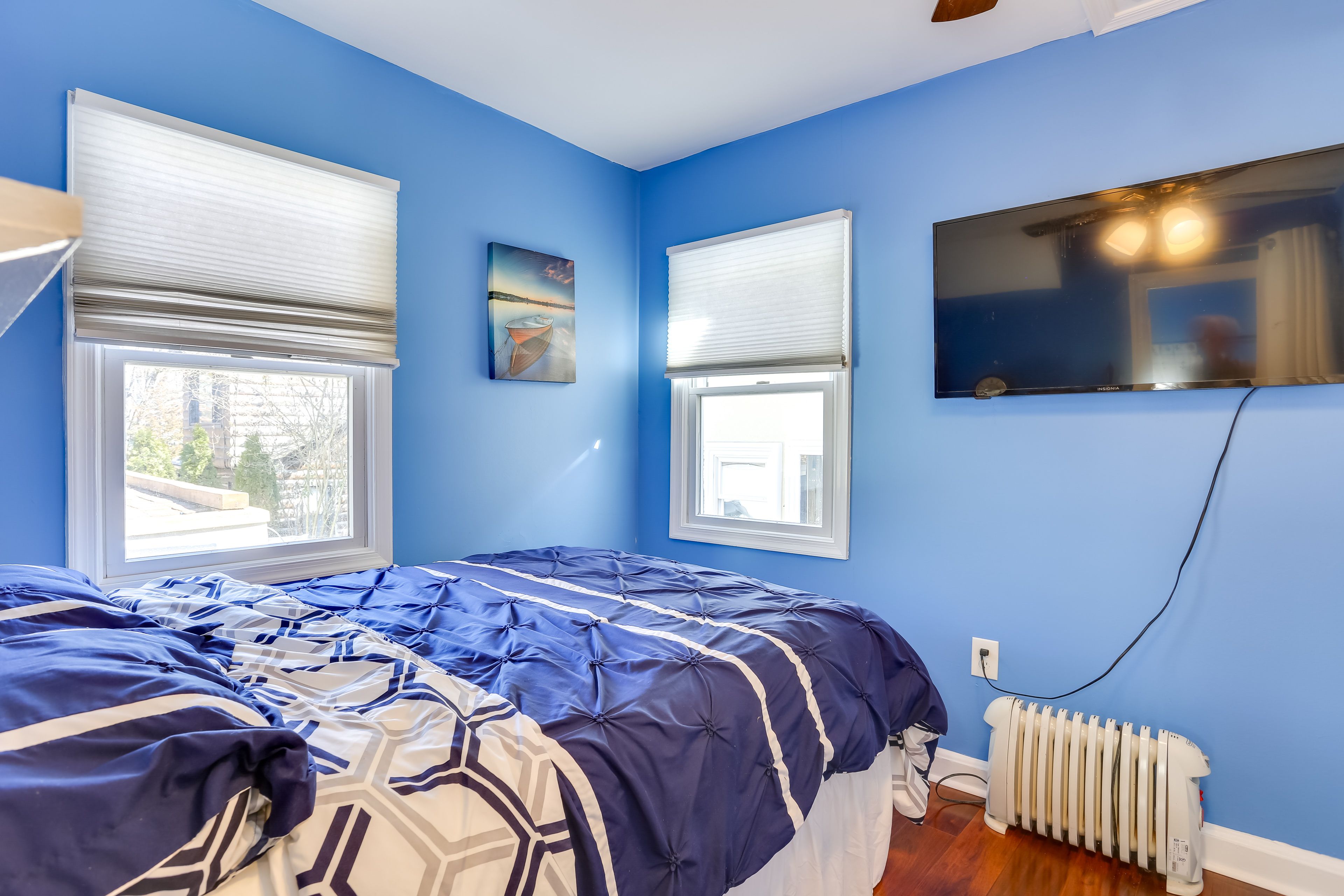 Bedroom | Full Bed | Smart TV