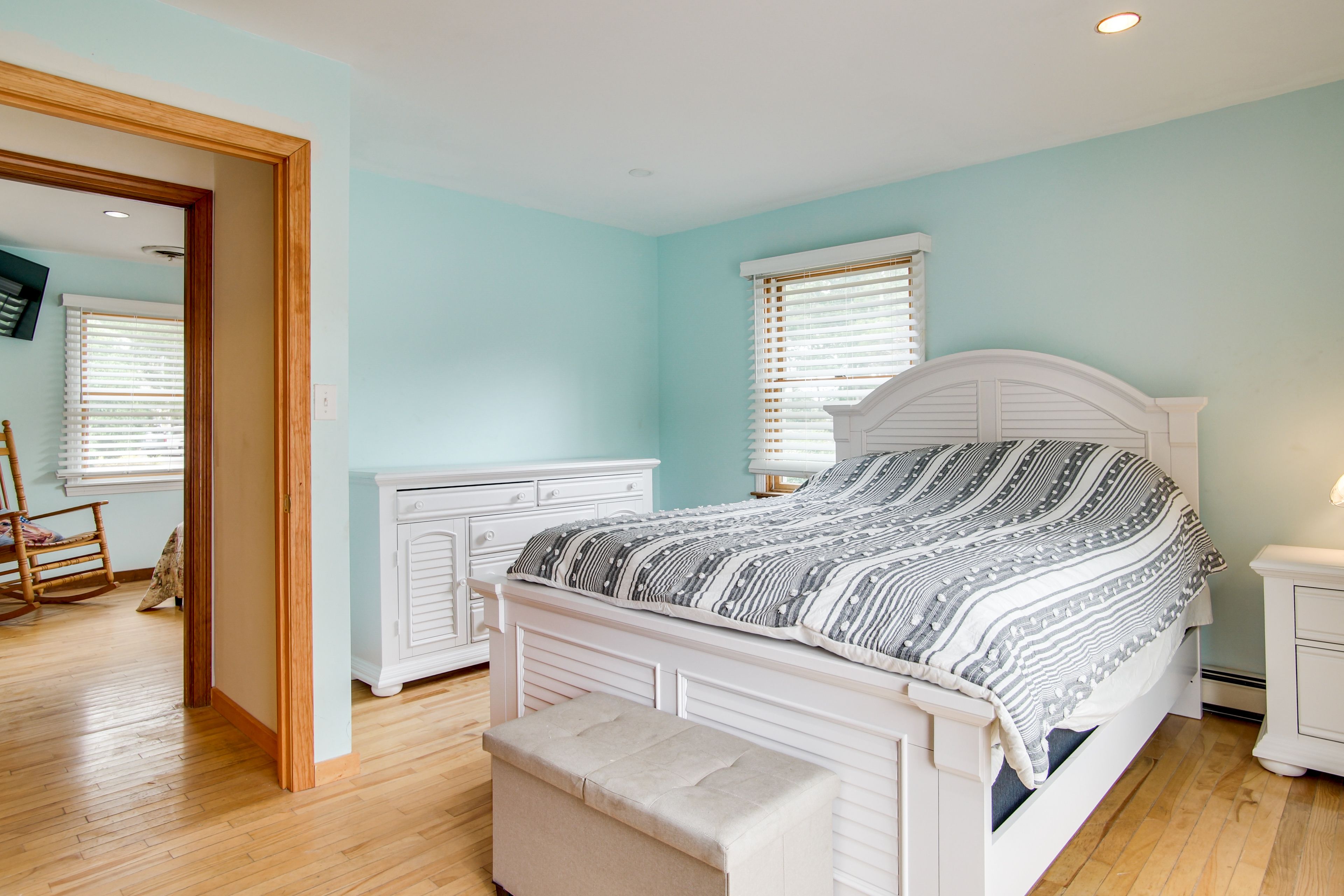 Bedroom 1 | King Bed | Smart TV