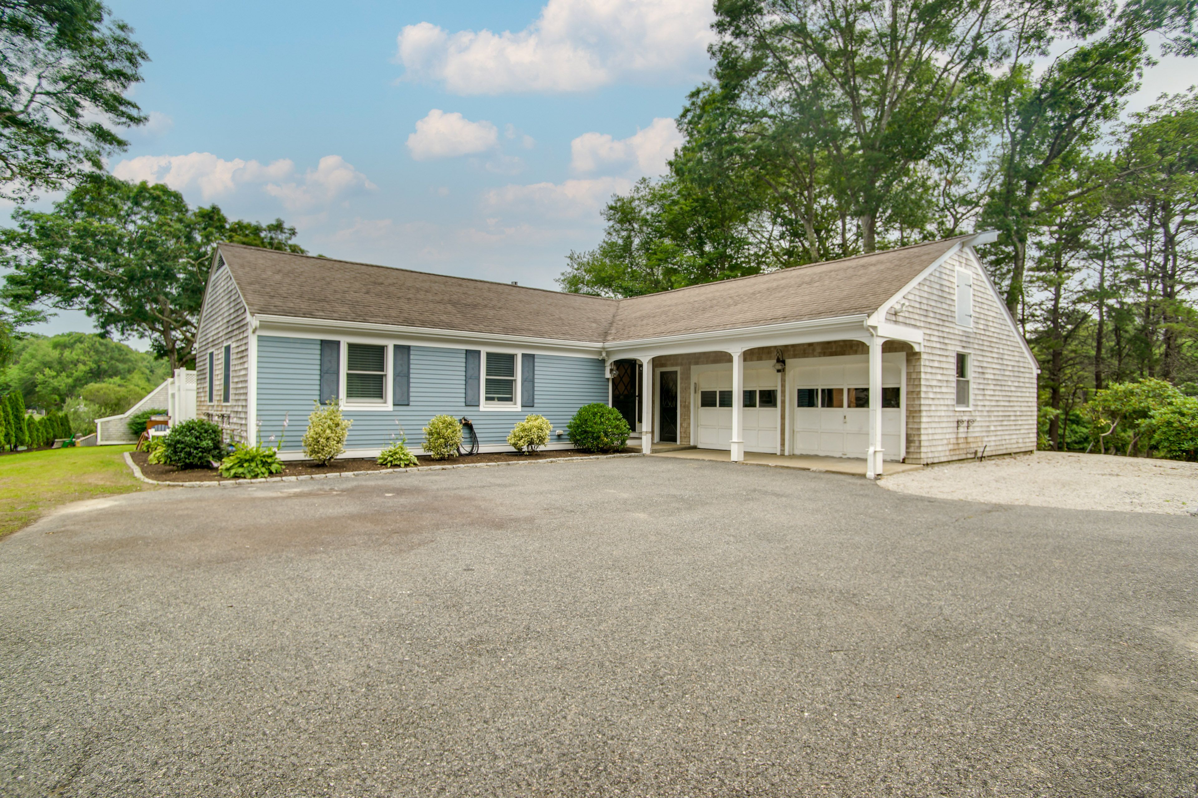 Parking | Shared Driveway (4 Vehicles) | Free Street Parking