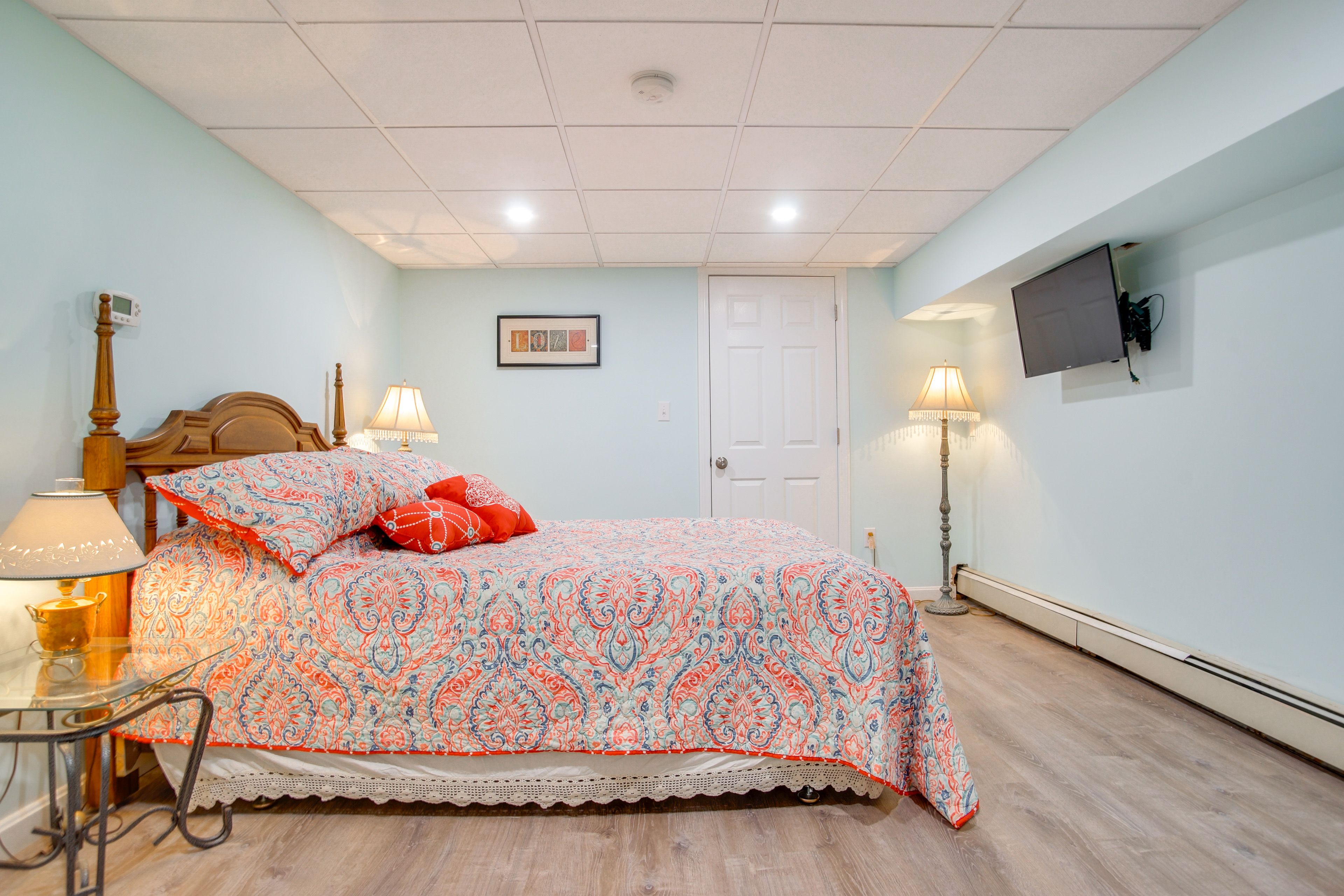 Bedroom | Full Bed | Smart TV | Linens Provided