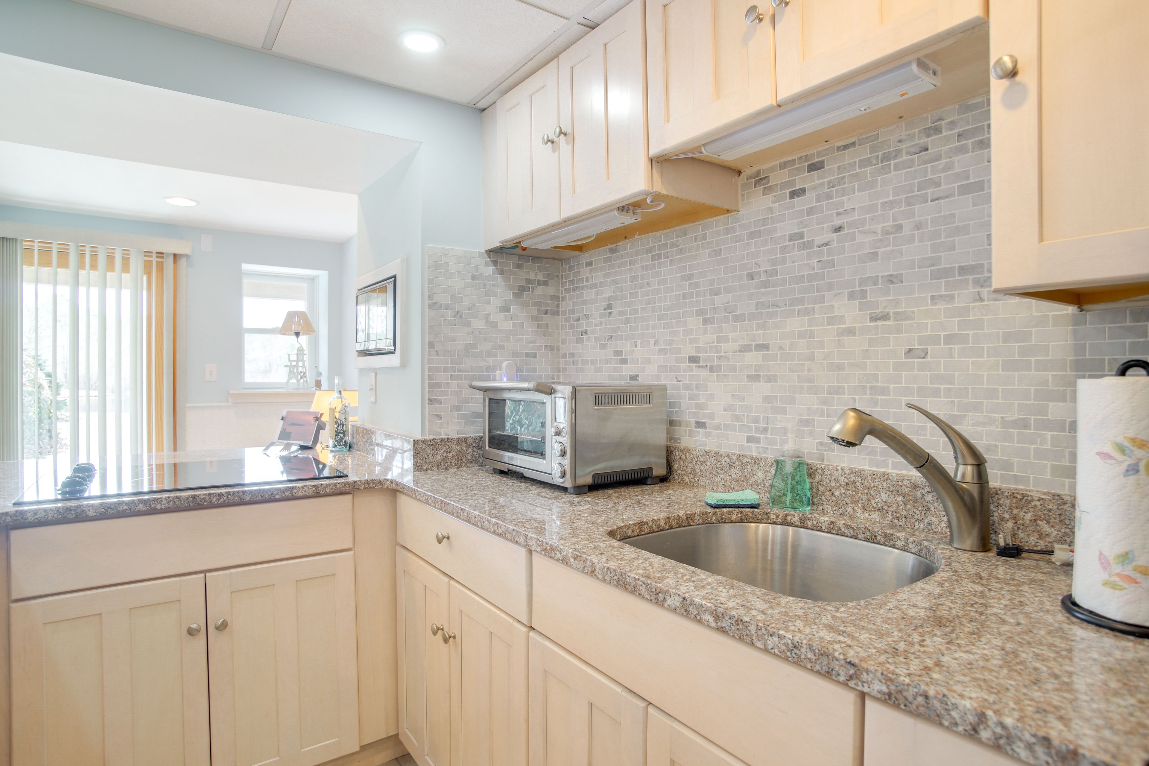 Kitchenette | Keurig Coffee Maker | Toaster Oven | Blender | Cooking Basics