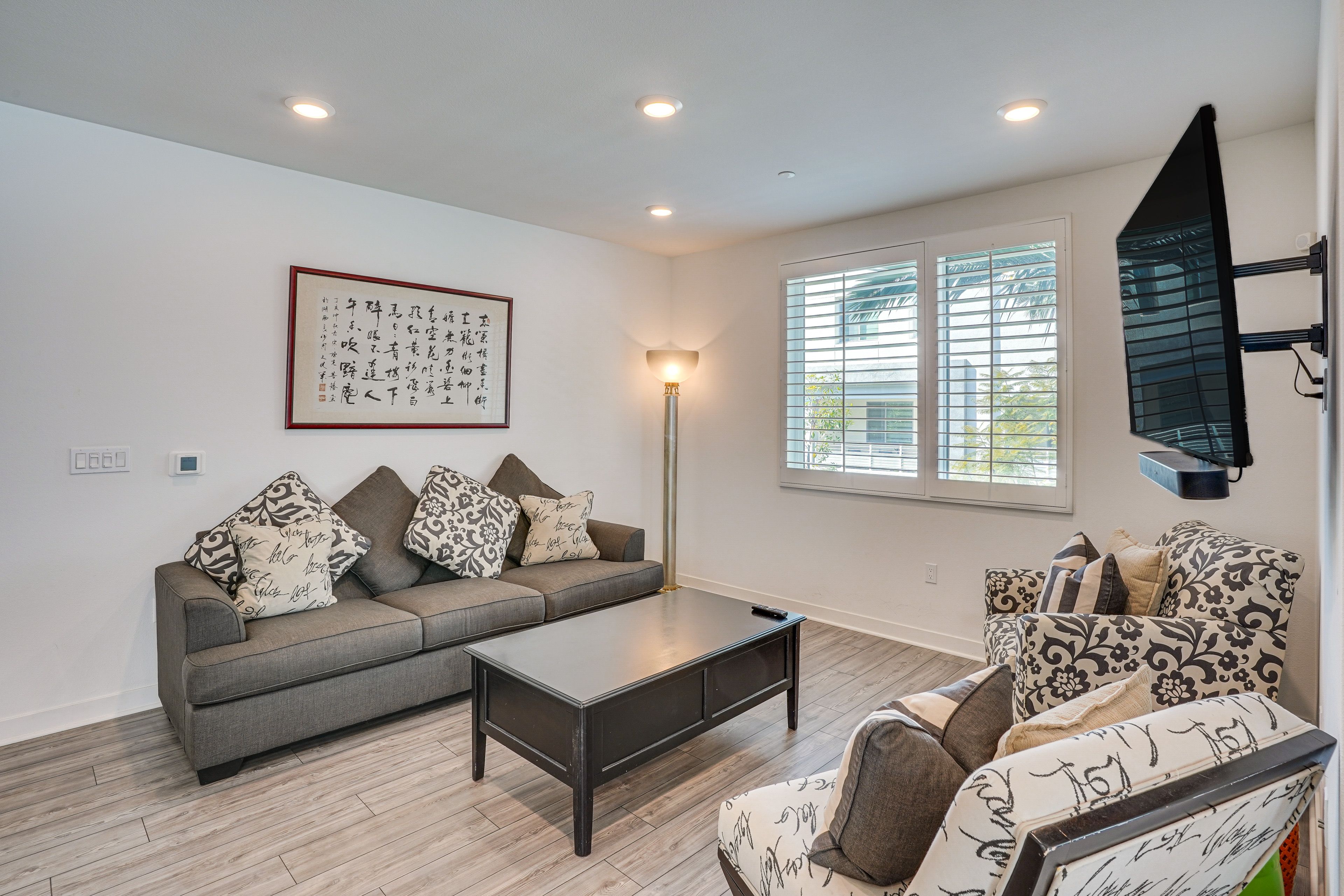 Living Room | Smart TV | Free WiFi