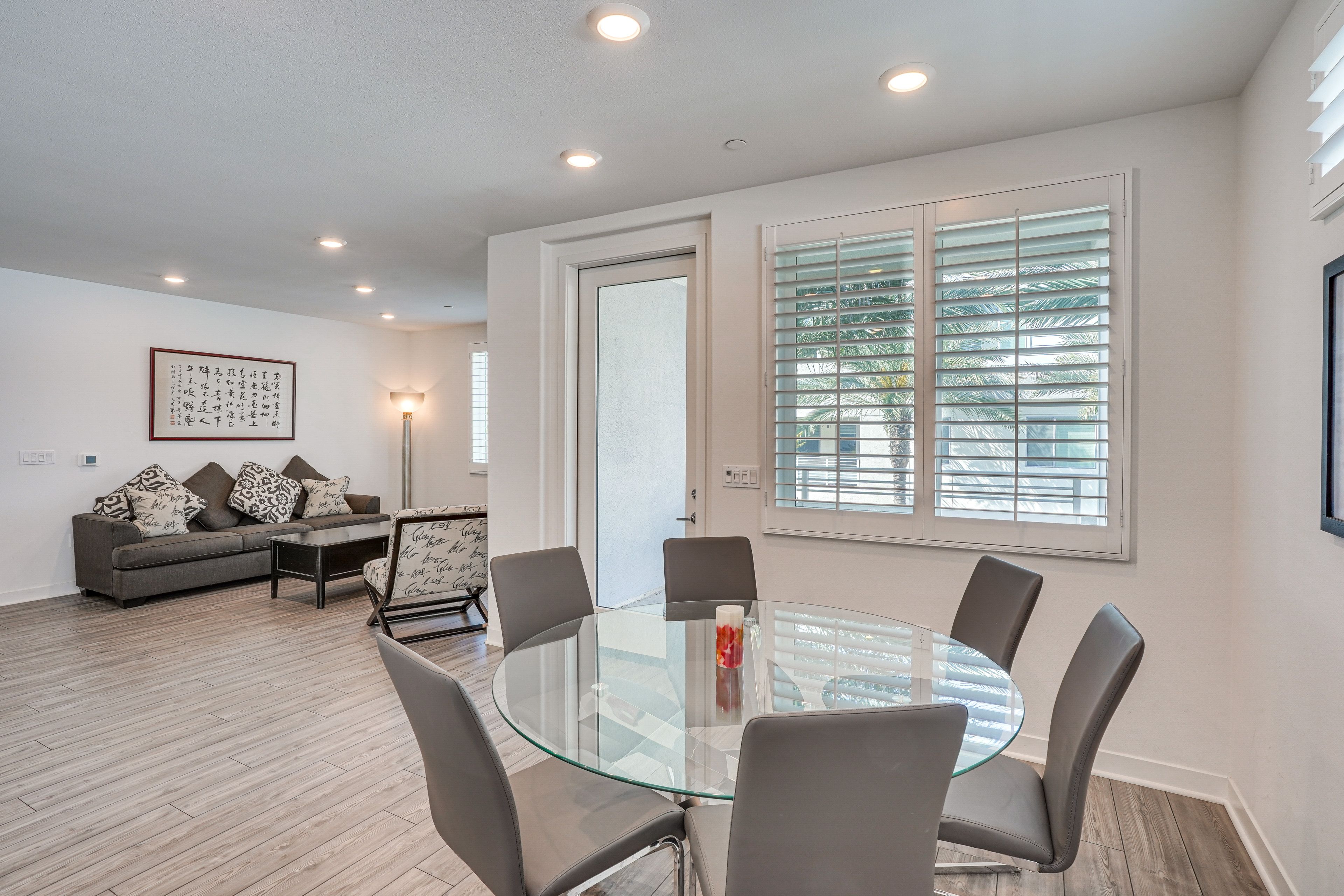 Dining Area | Dishware & Flatware