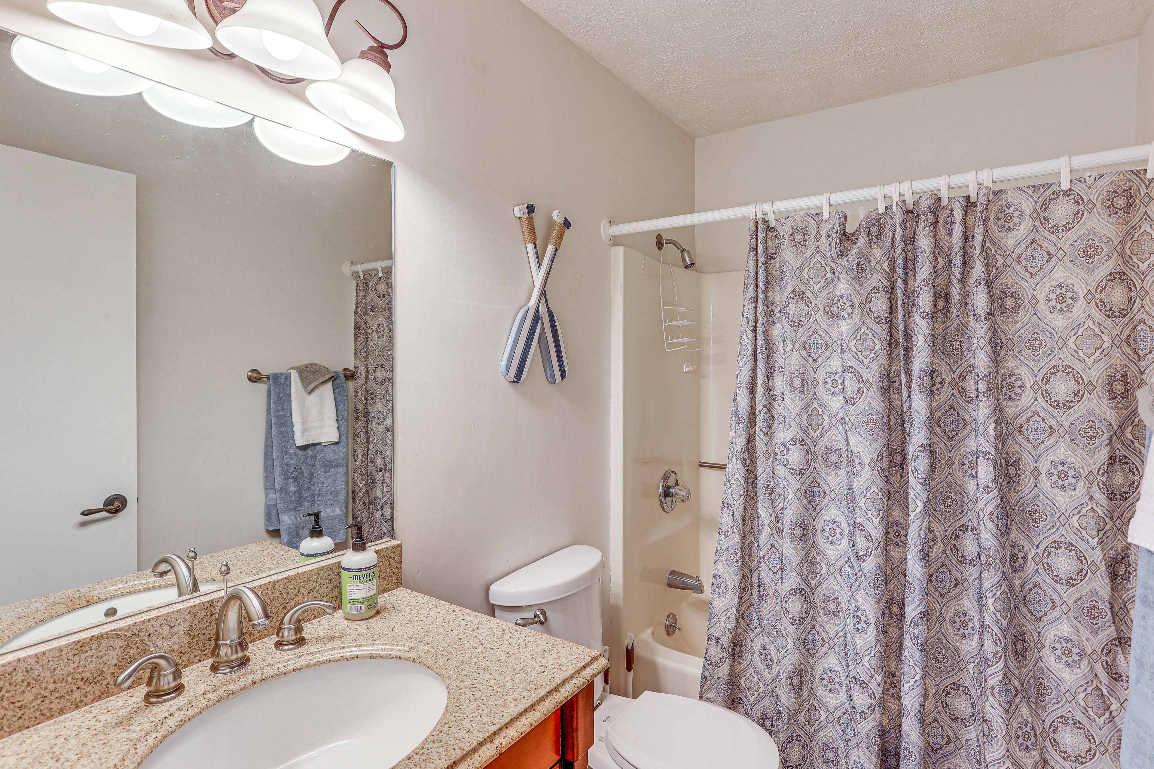 Full Bathroom | 1st Floor