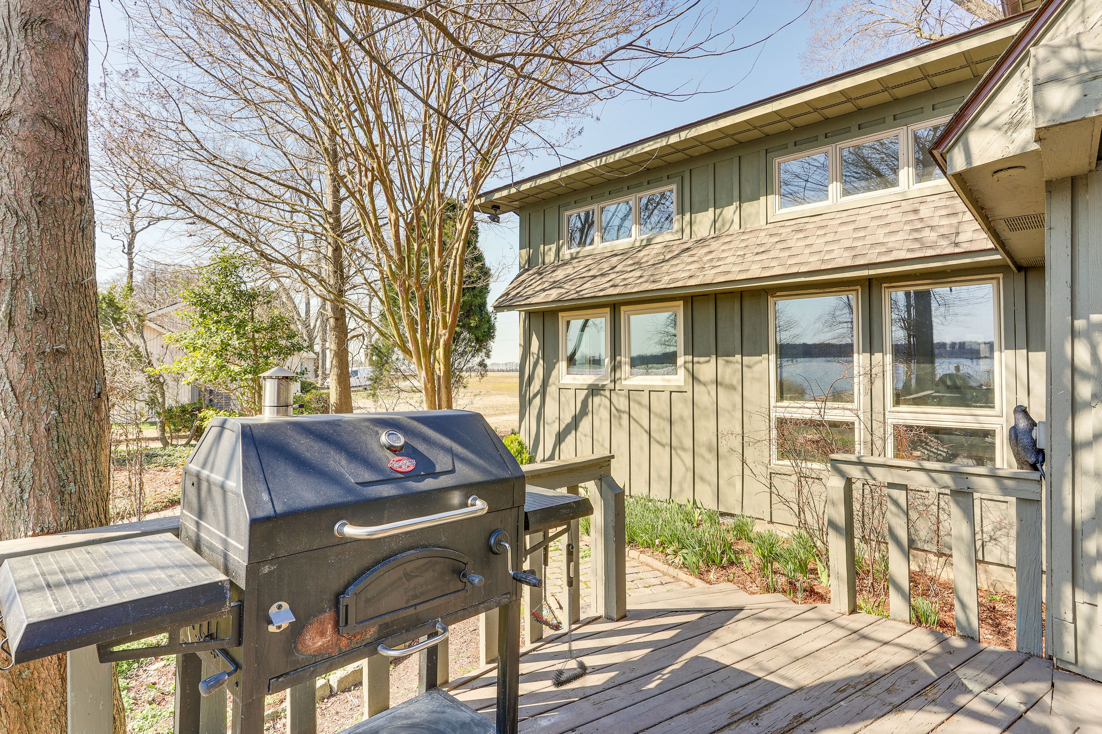 Deck | Charcoal Grill