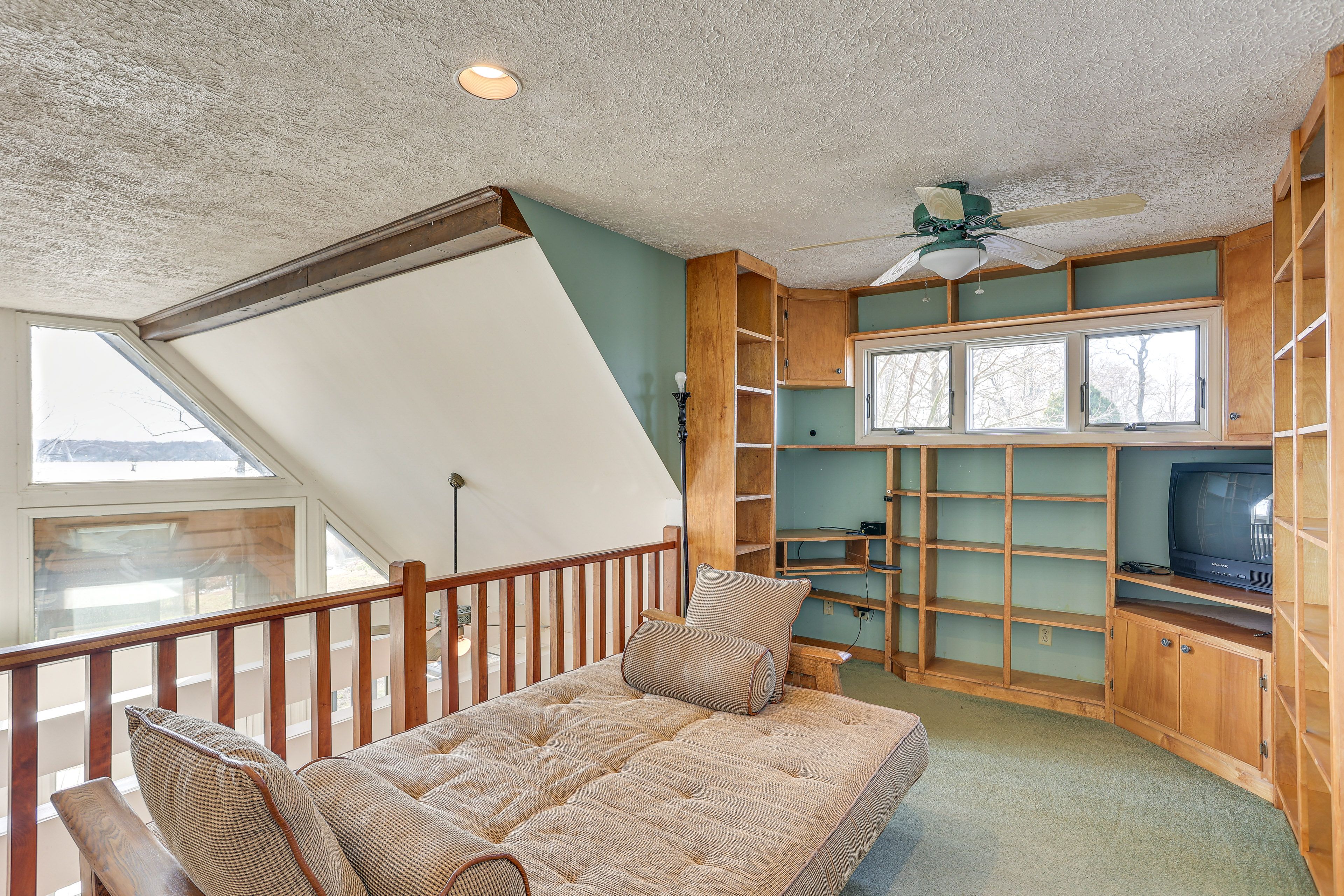 Loft | Futon | 2nd Floor