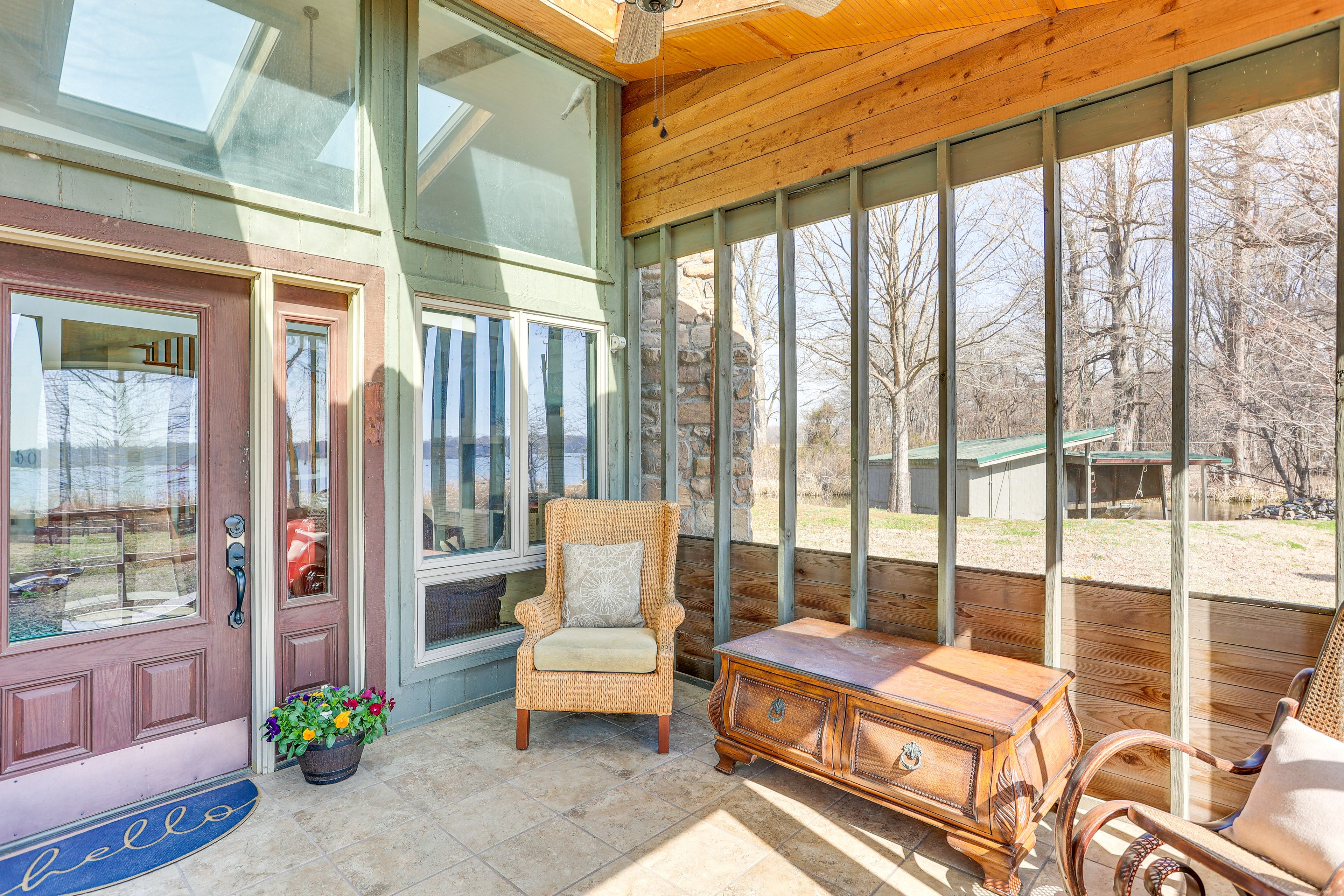 Screened-In Porch