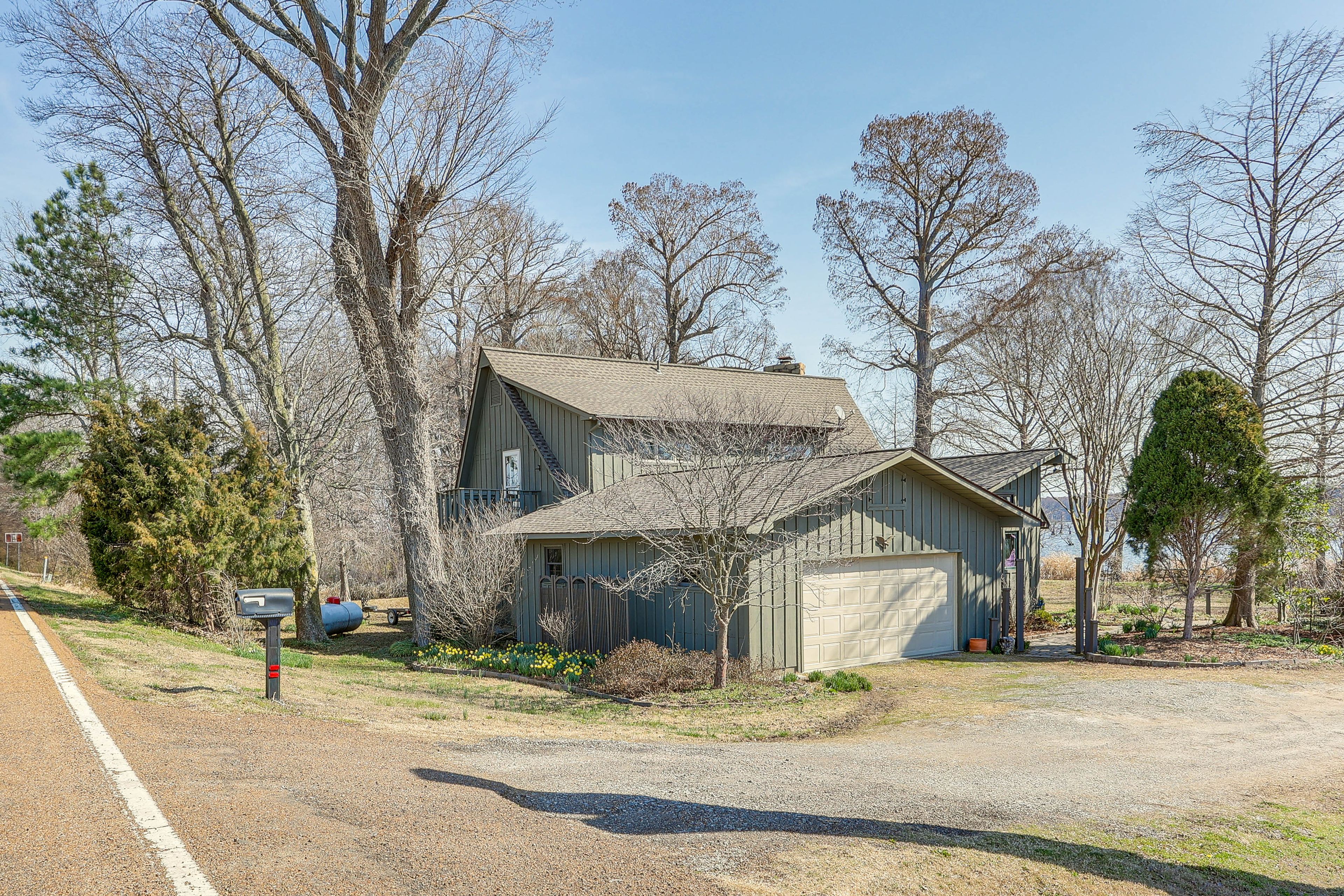 Parking | Driveway (4 Vehicles) | Trailer Parking | Boat Garage