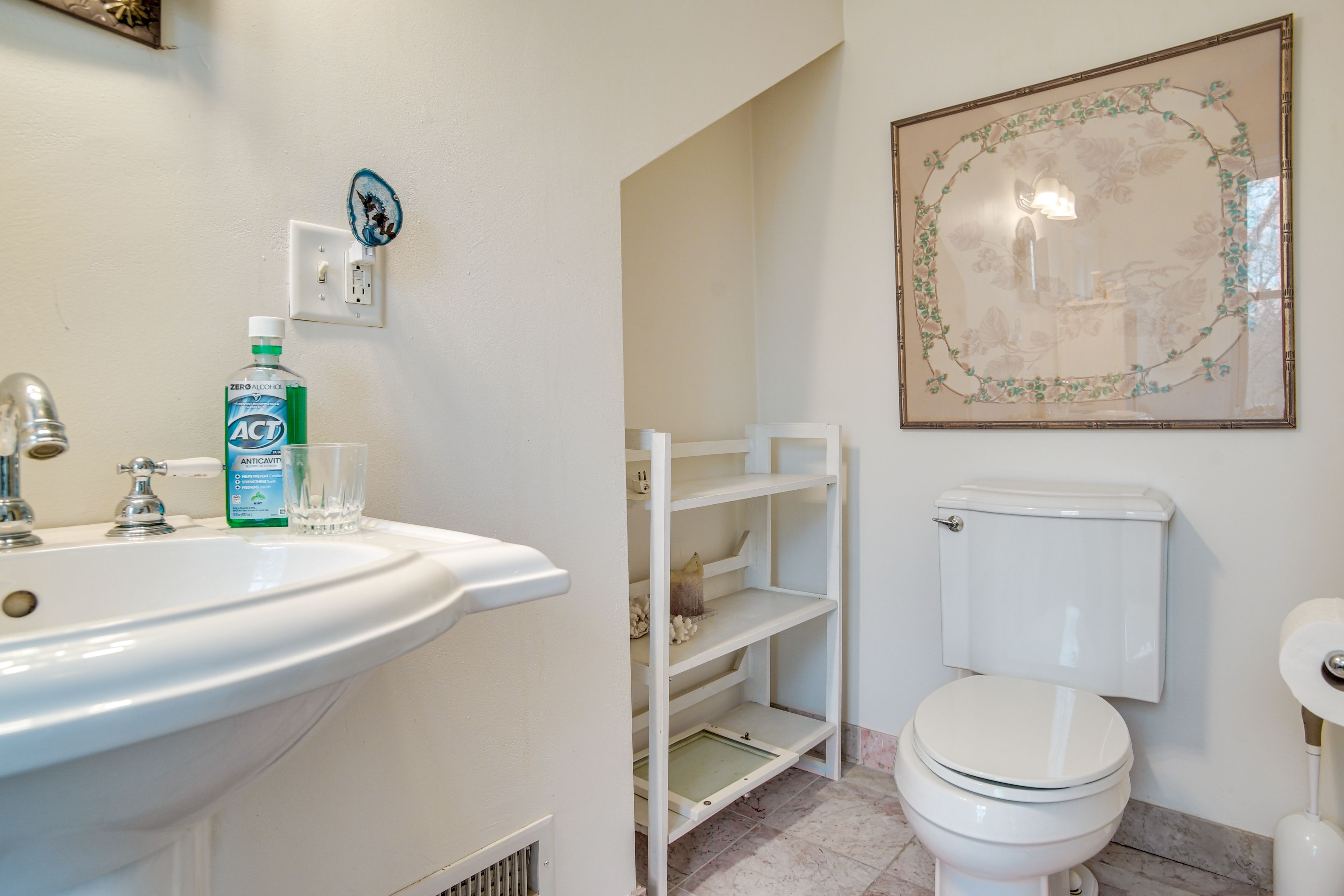 Full Bathroom | 1st Floor