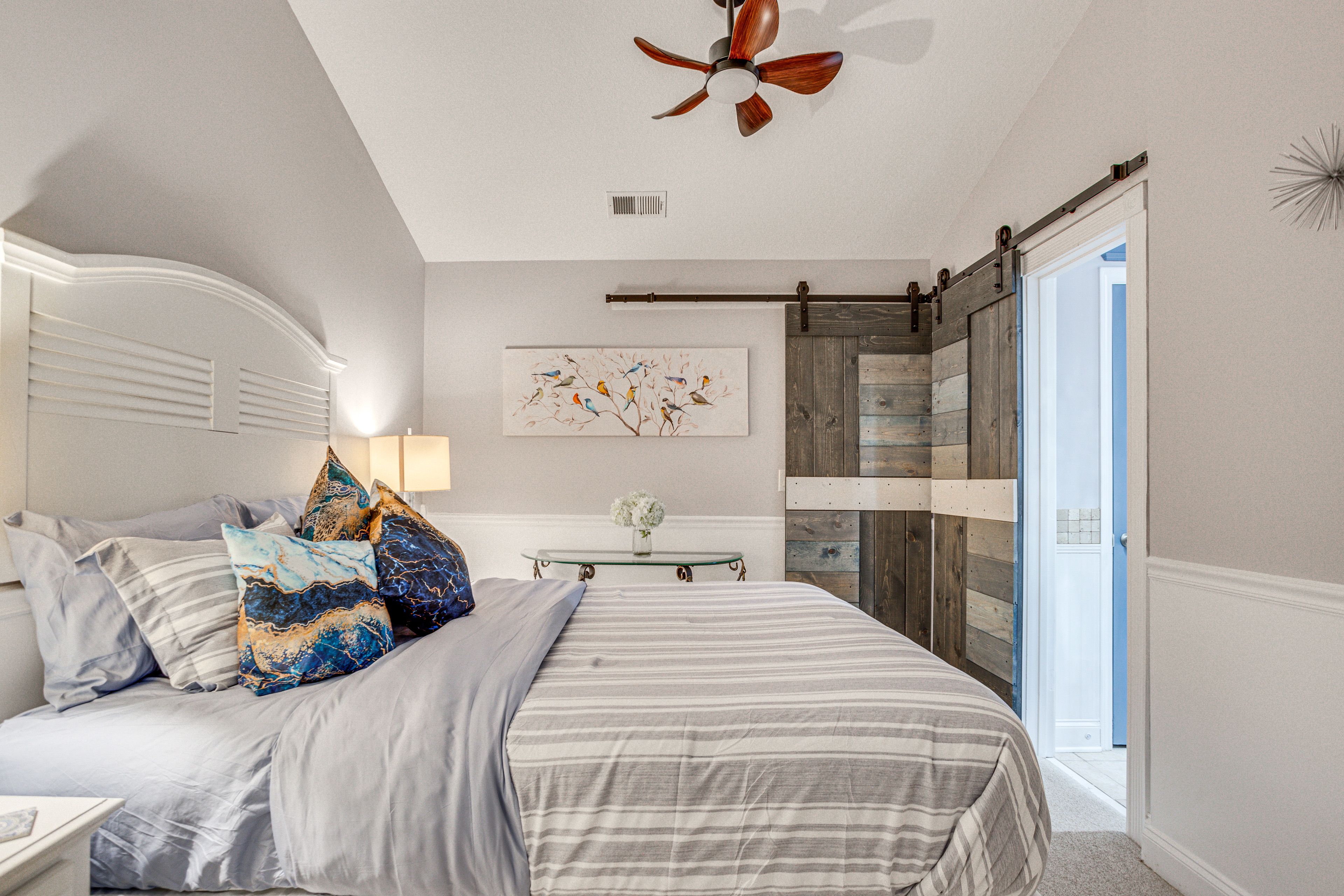 Bedroom | Queen Bed | Linens Provided