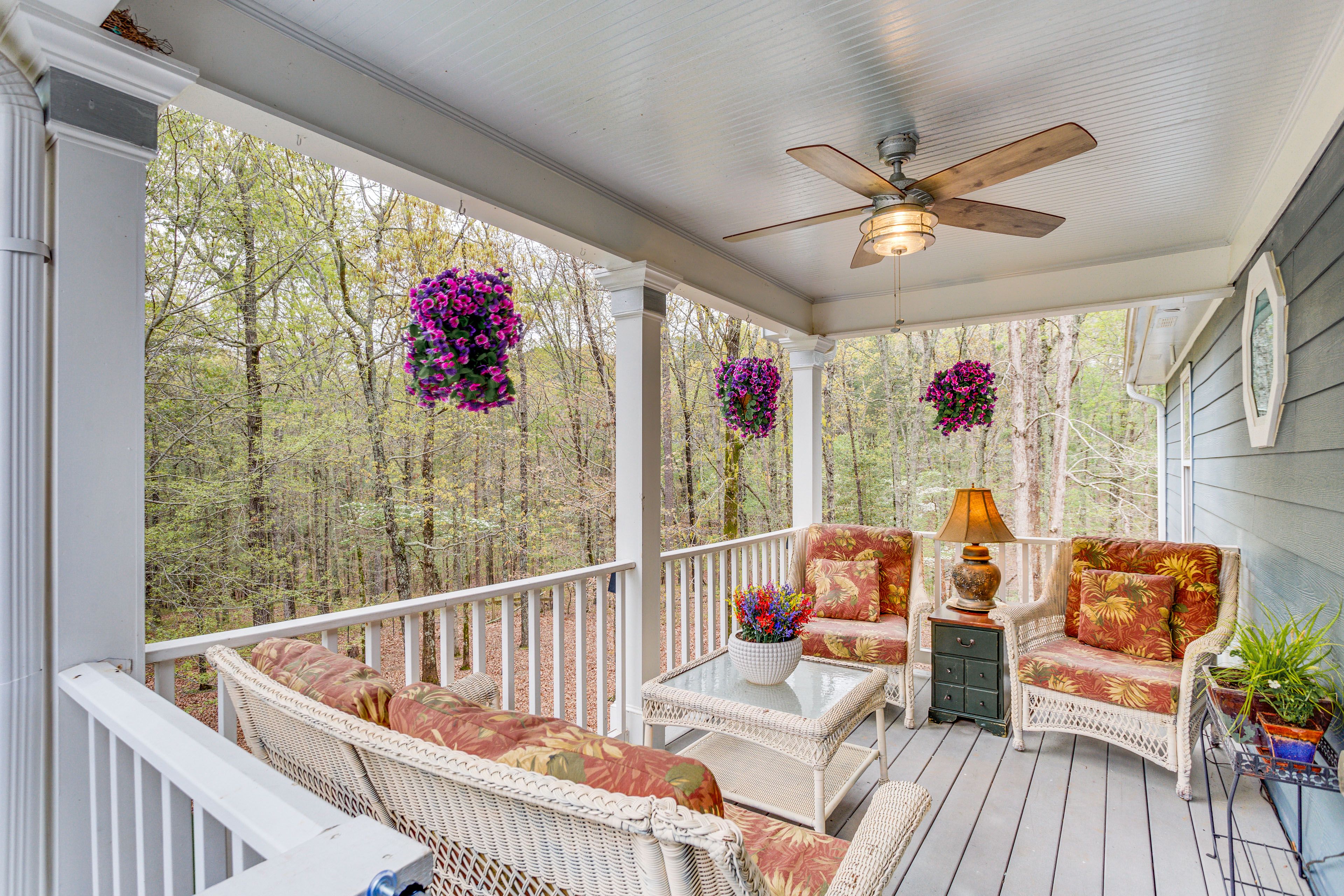 Waleska Vacation Rental | 1BR | 1BA | 750 Sq Ft | Stairs Required to Enter