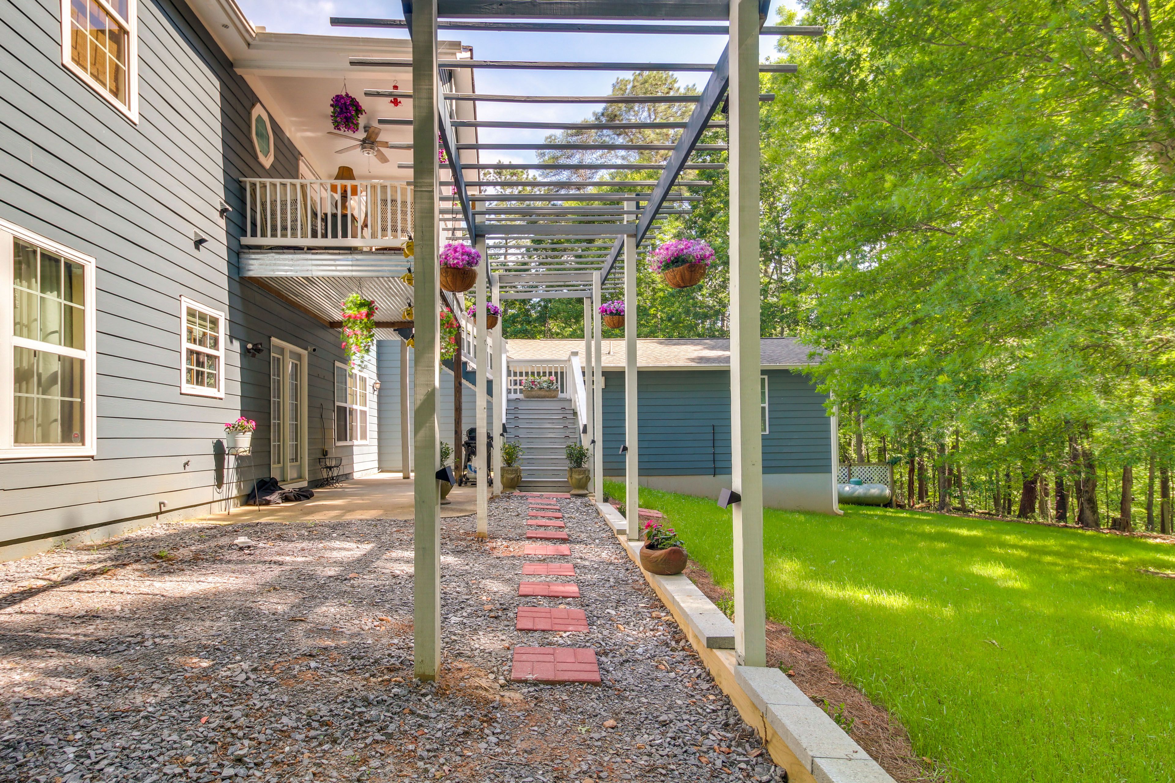 Yard | Parking | Gravel Driveway (2 Vehicles)