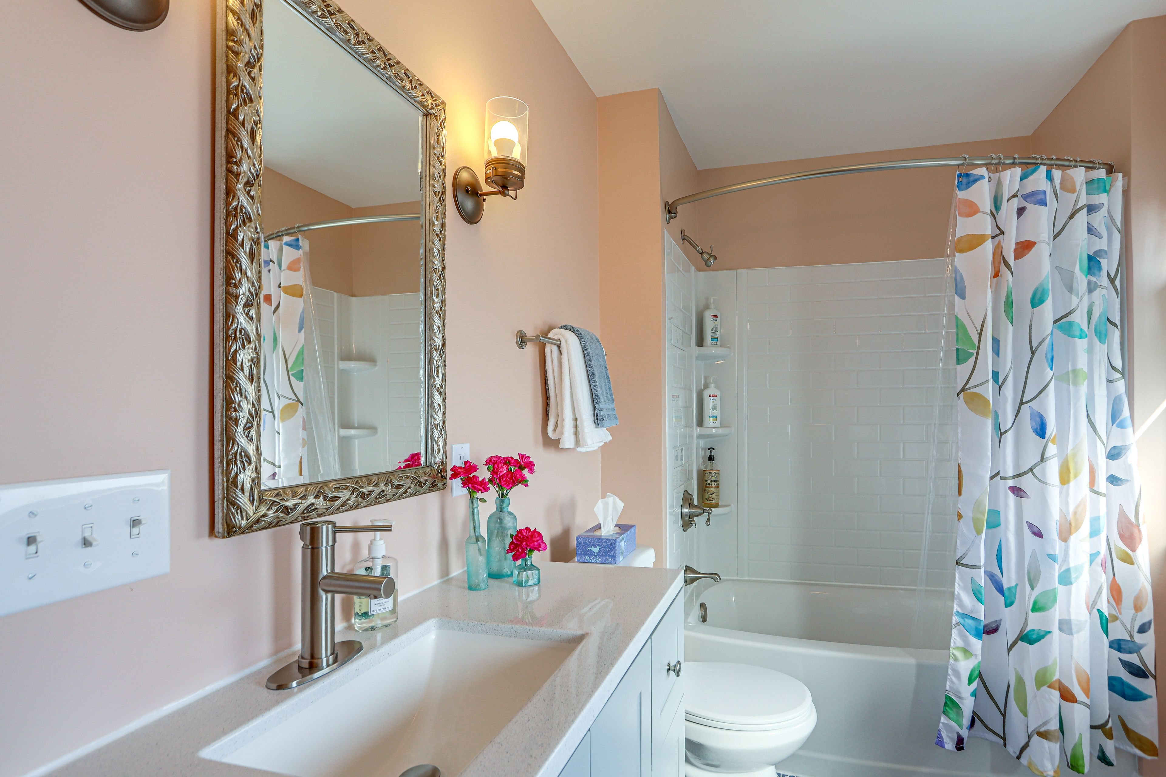 Full Bath | Towels | Hair Dryer | Upper Level