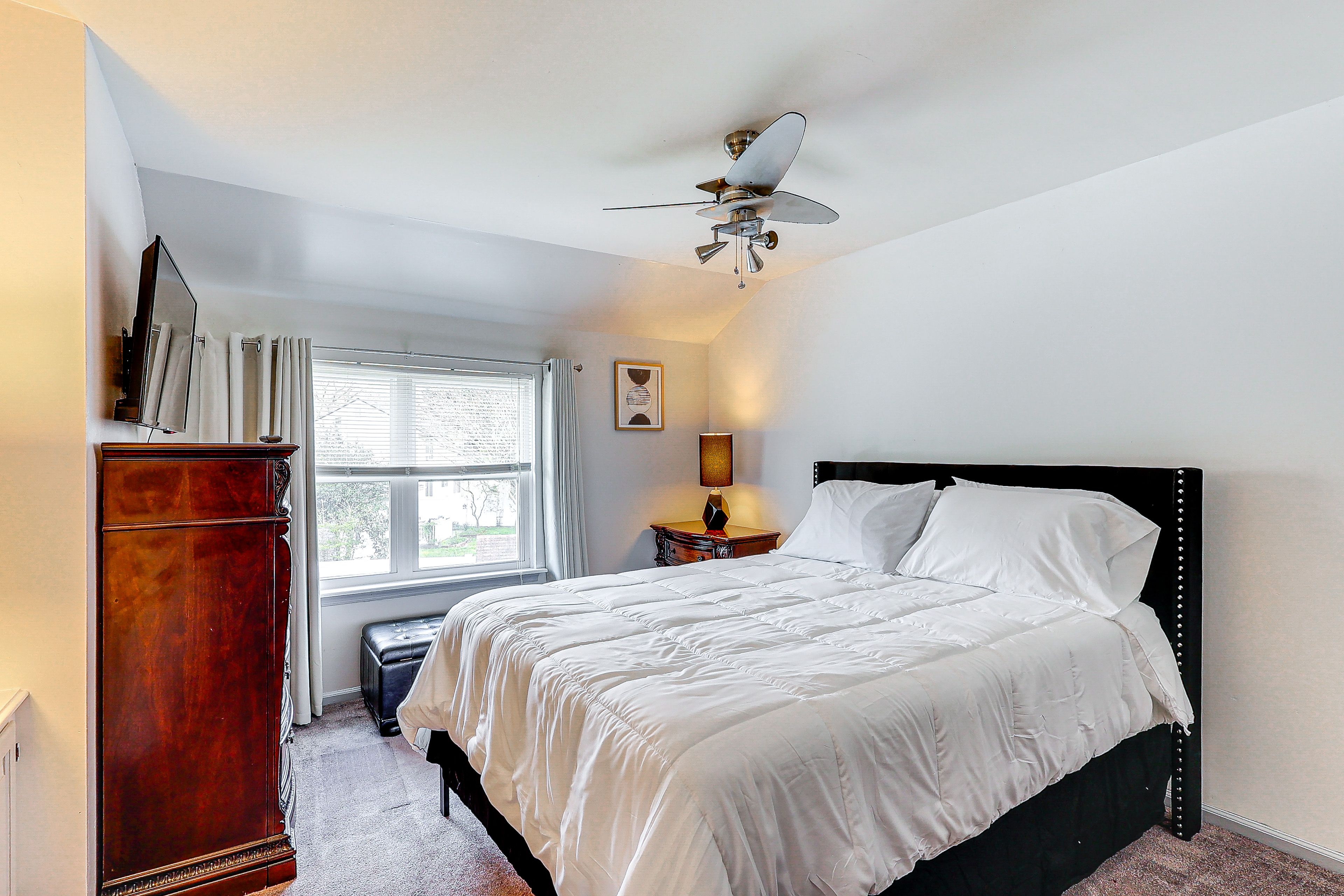 Bedroom 1 | Queen Bed | 2nd Floor