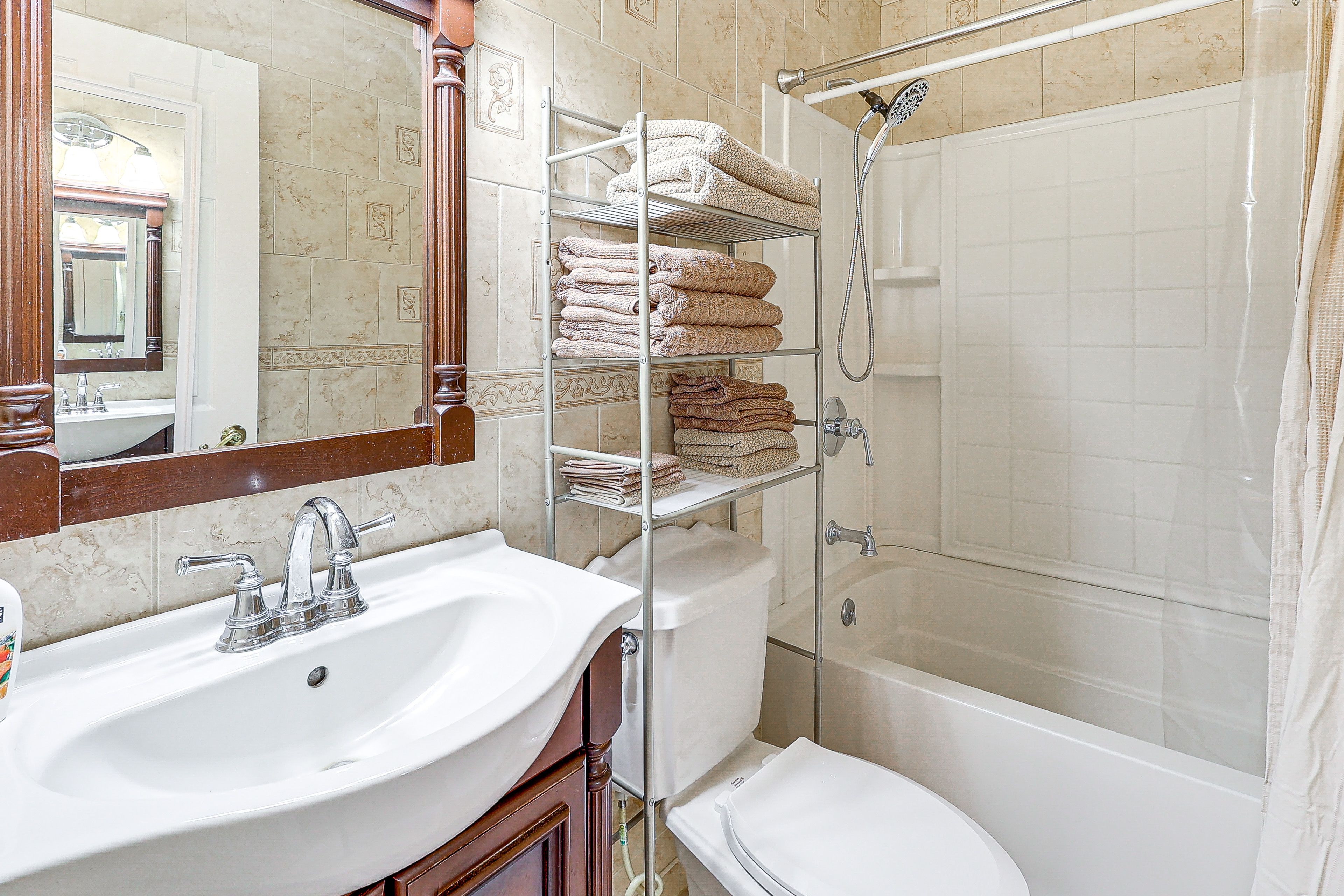 Bathroom | Complimentary Toiletries | 2nd Floor