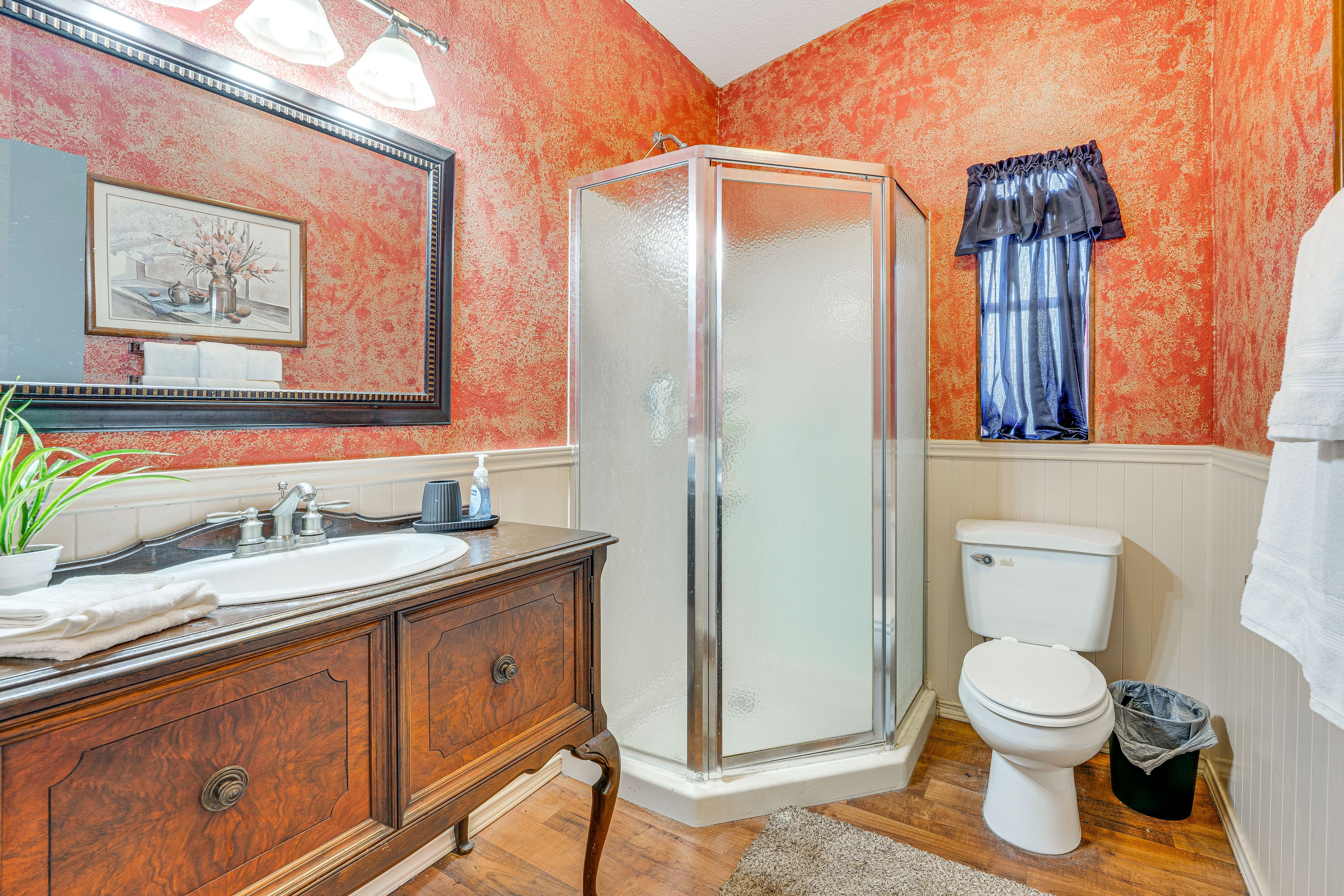 Full Bathroom | Complimentary Toiletries
