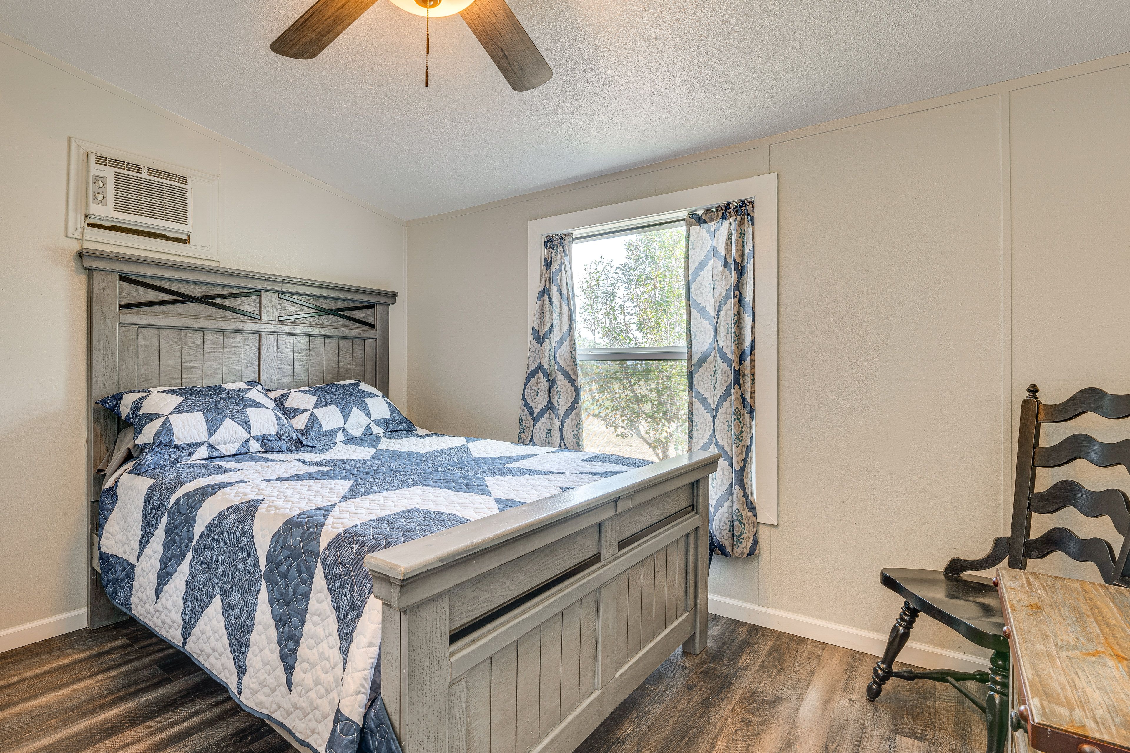 Bedroom 3 | Queen Bed