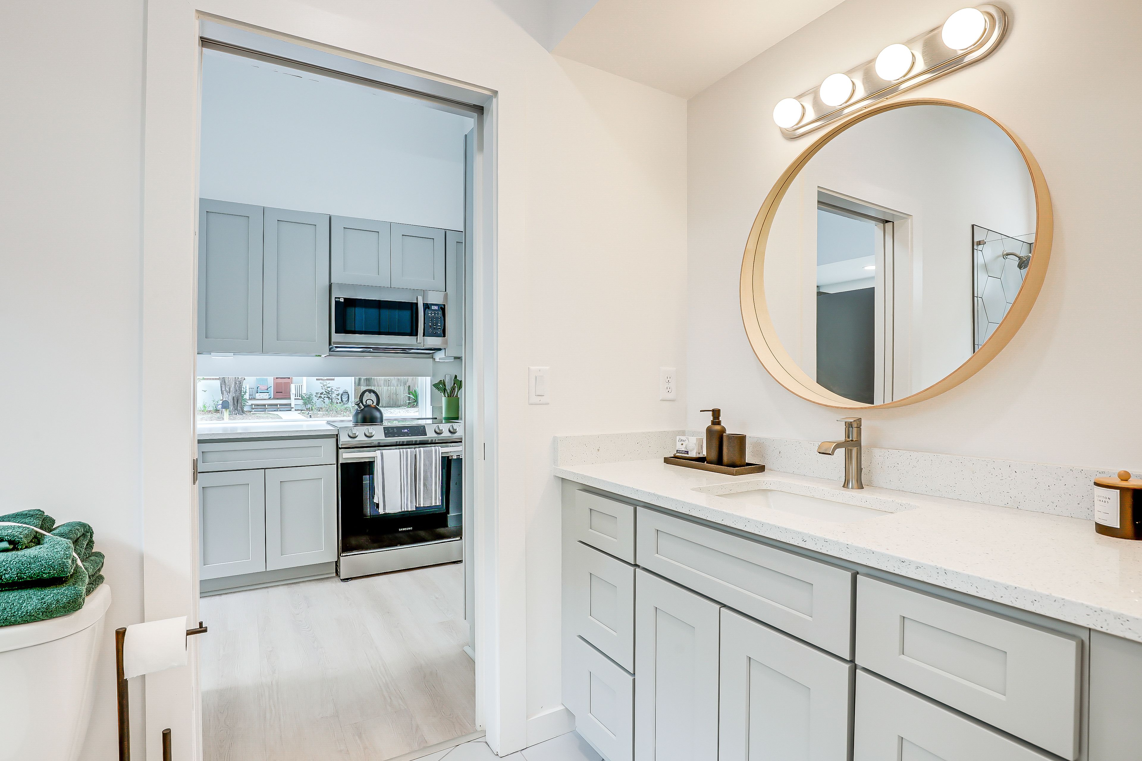 Full Bathroom | 1st Floor