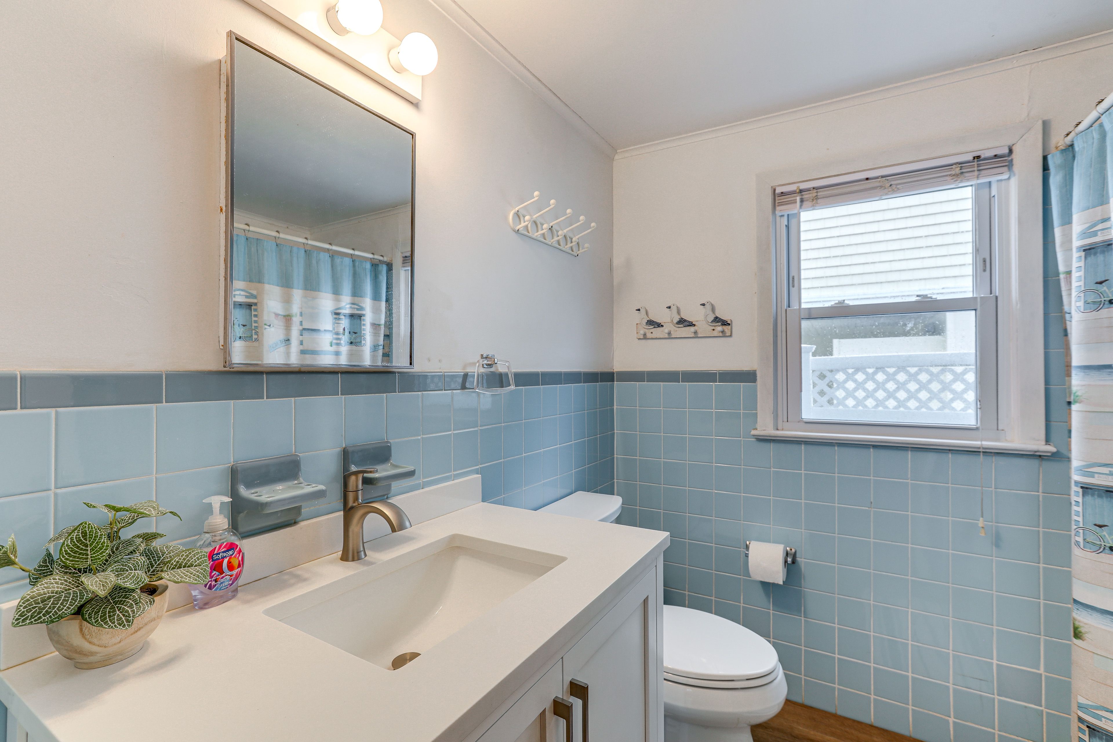 Full Bathroom