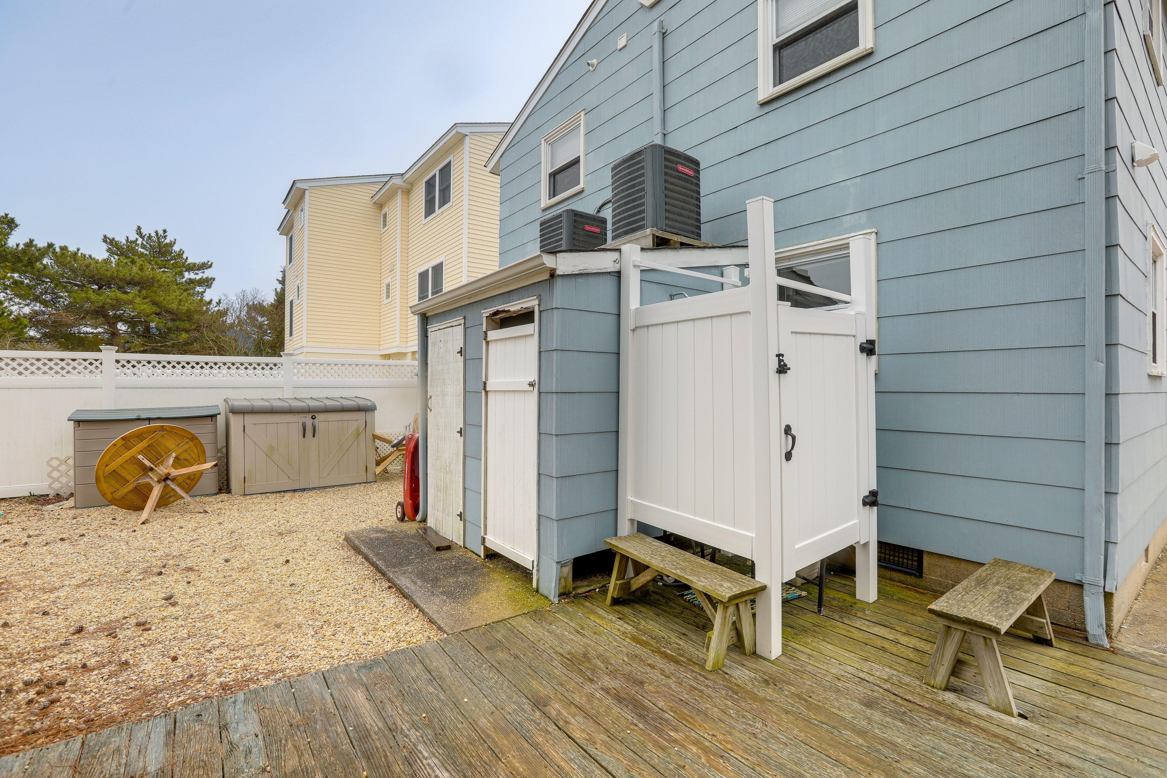 Private Yard | Outdoor Shower | Grill | Beach Gear