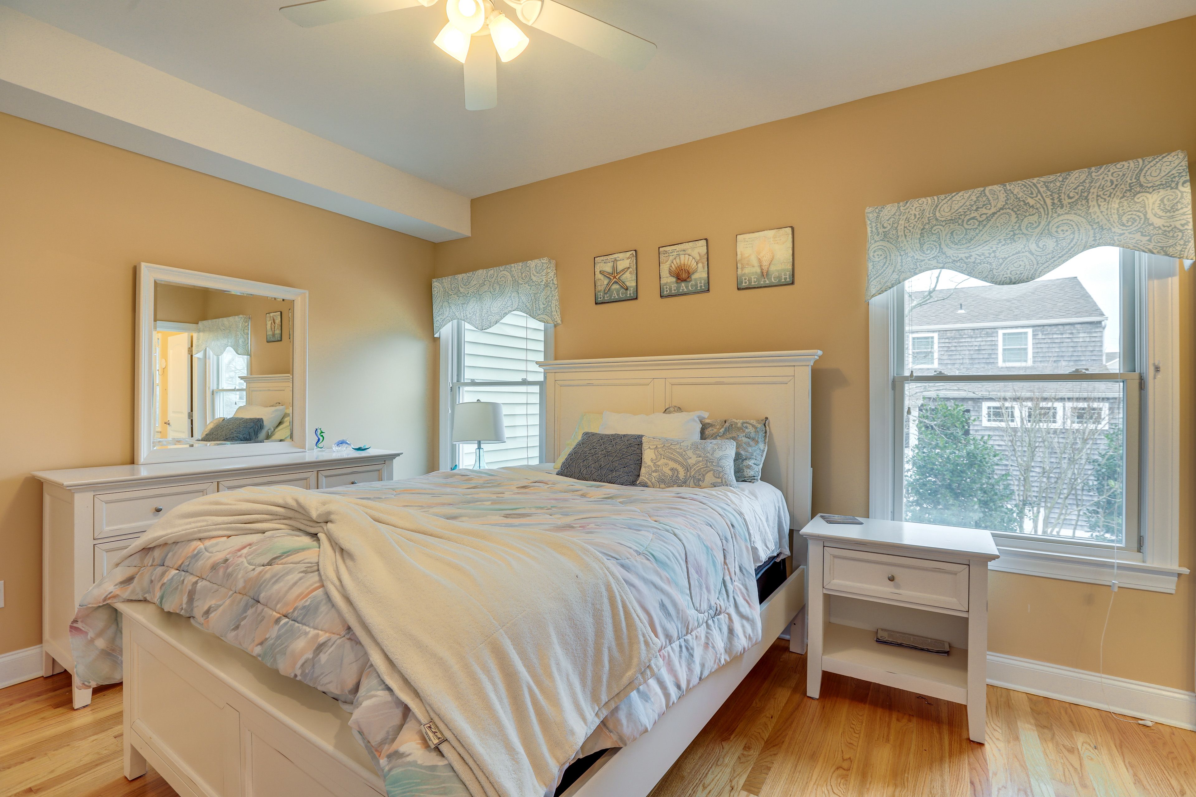 Bedroom 1 | Queen Bed | 1st Floor | En-Suite Bathroom