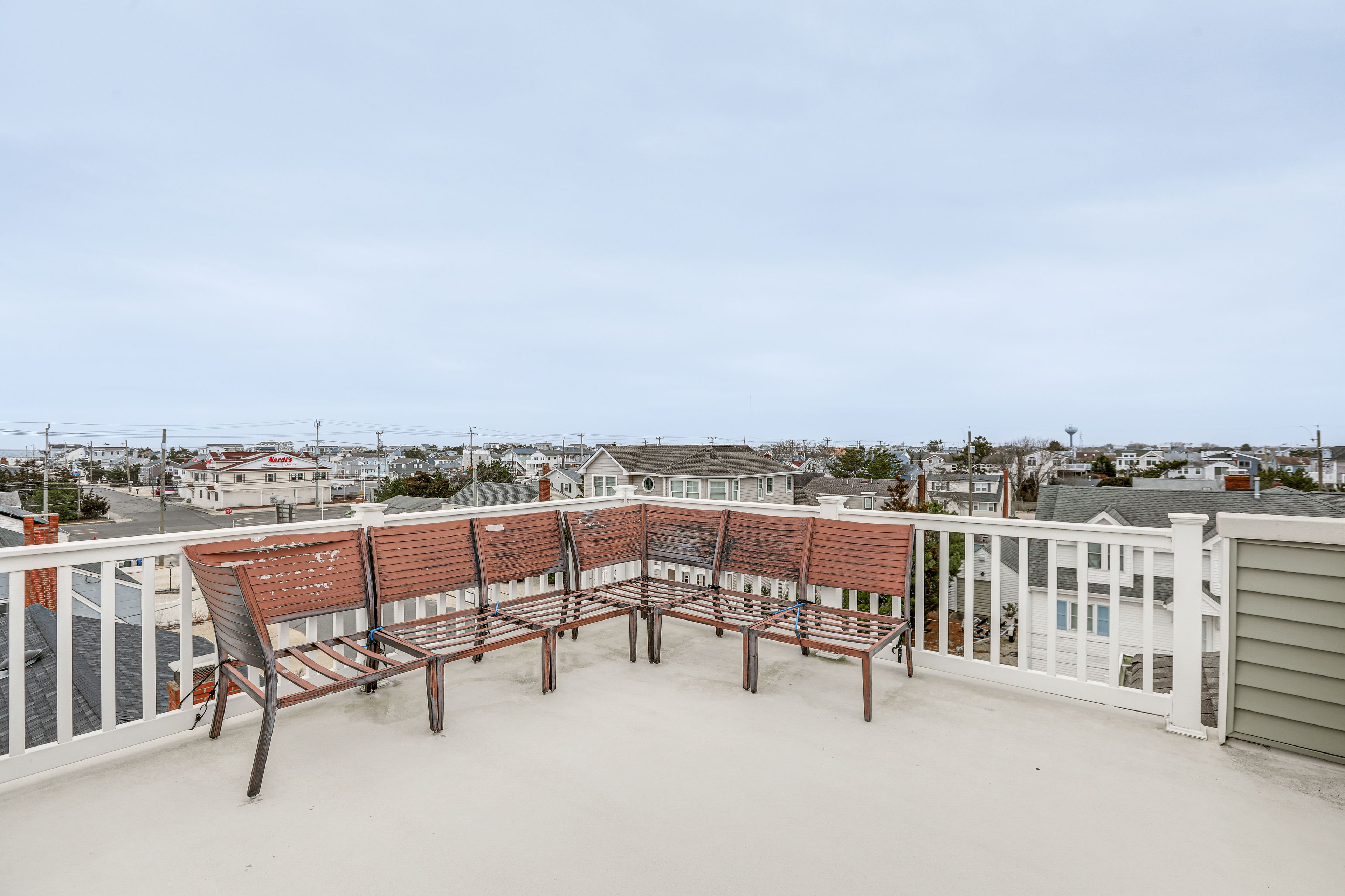 Long Beach Vacation Rental | 4BR | 2.5BA | 1,730 Sq Ft | Stairs Required