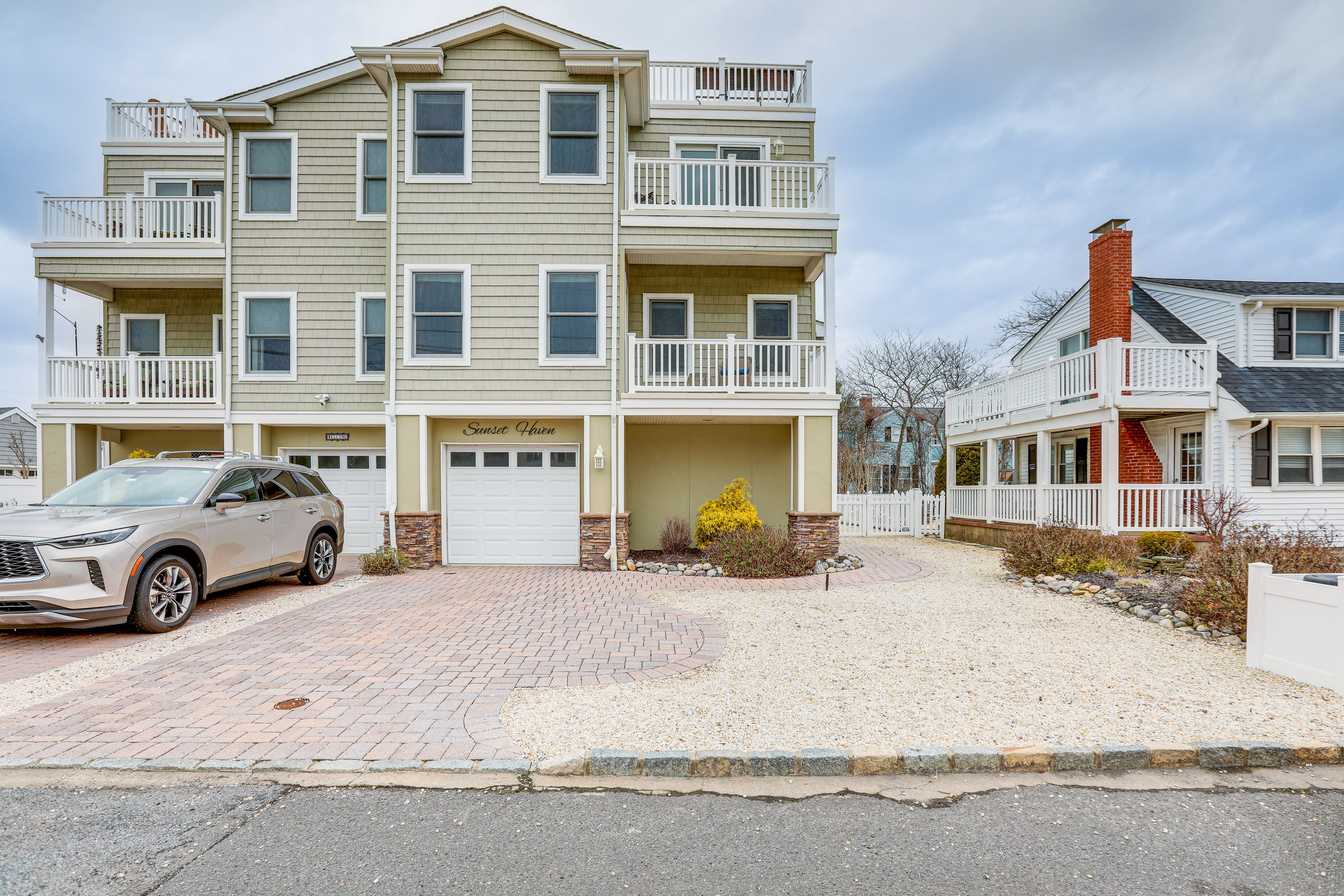 Parking | Driveway (2 Vehicles)