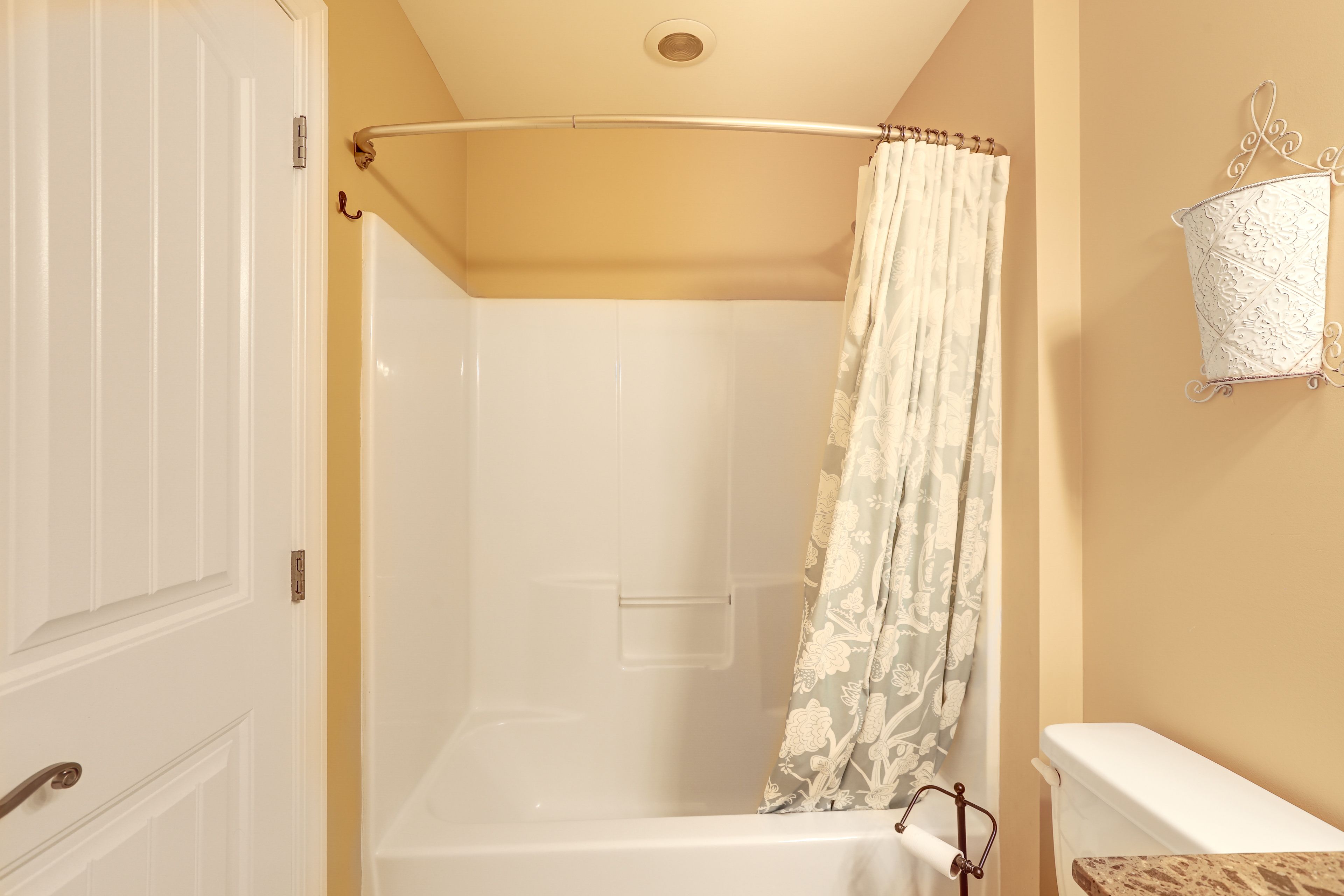 Full Bathroom | 2nd Floor