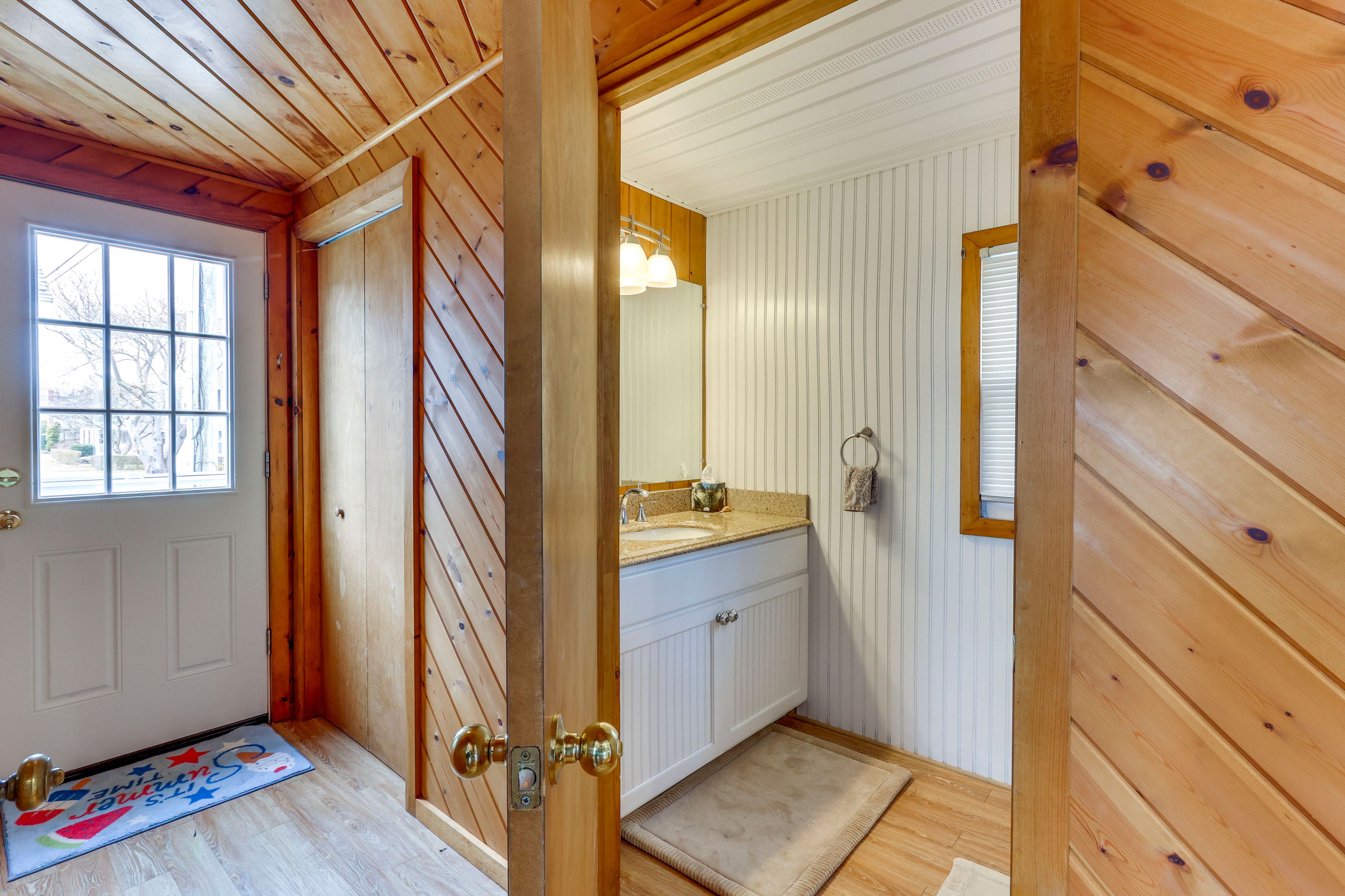 Full Bathroom | 1st Floor