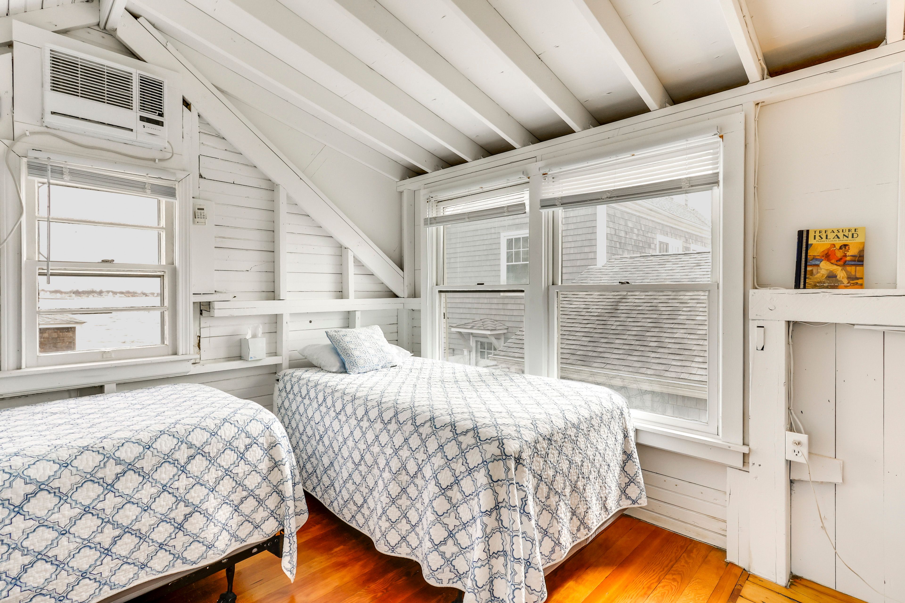 Bedroom 2 | 2 Twin Beds | 2nd Floor