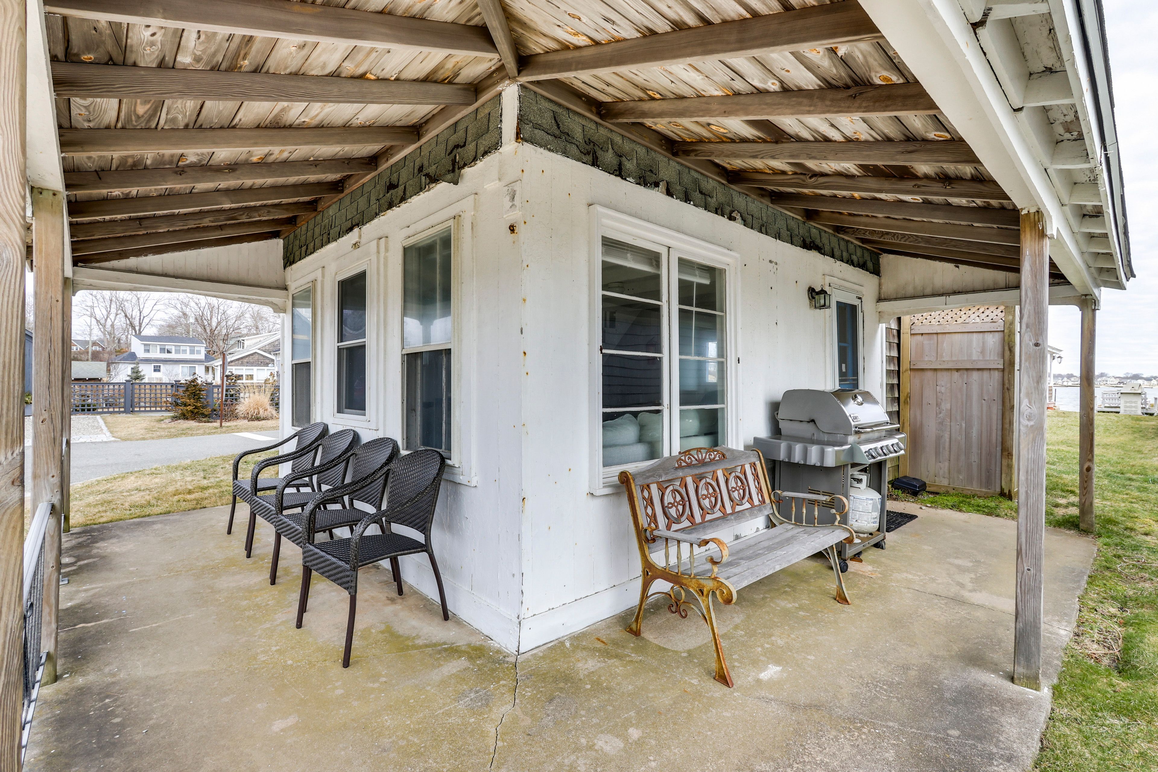 Covered Patio | Gas Grill