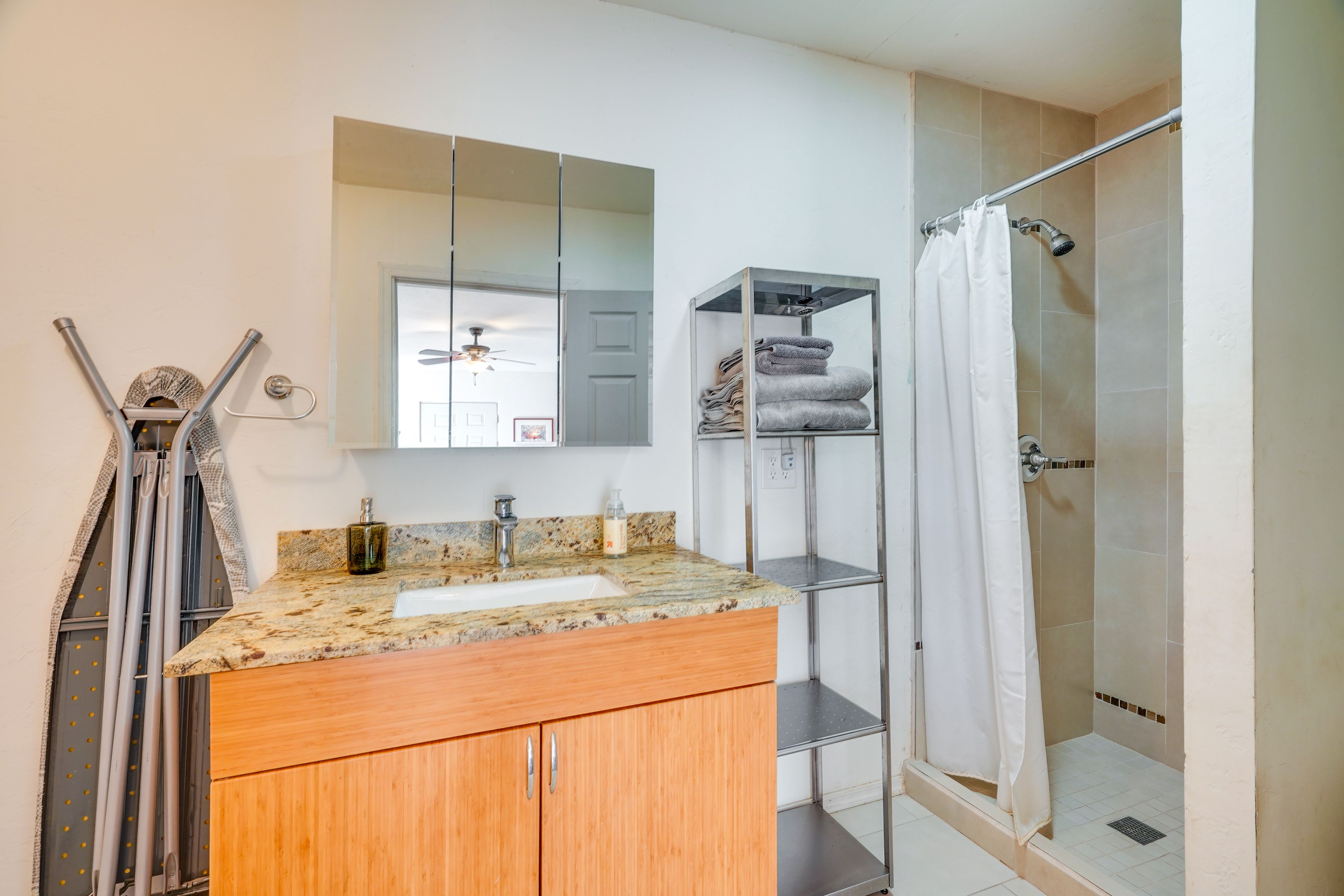 Full Bathroom | Washer & Dryer