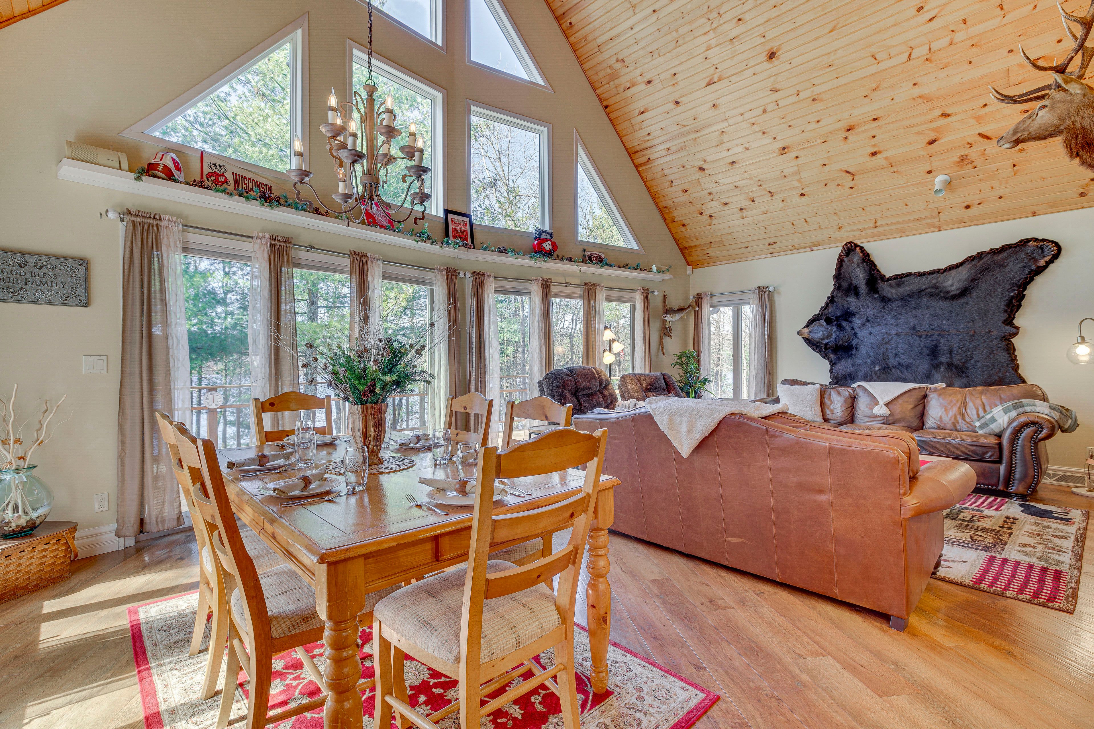 Dining Area | Main Level | Dishware & Flatware Provided