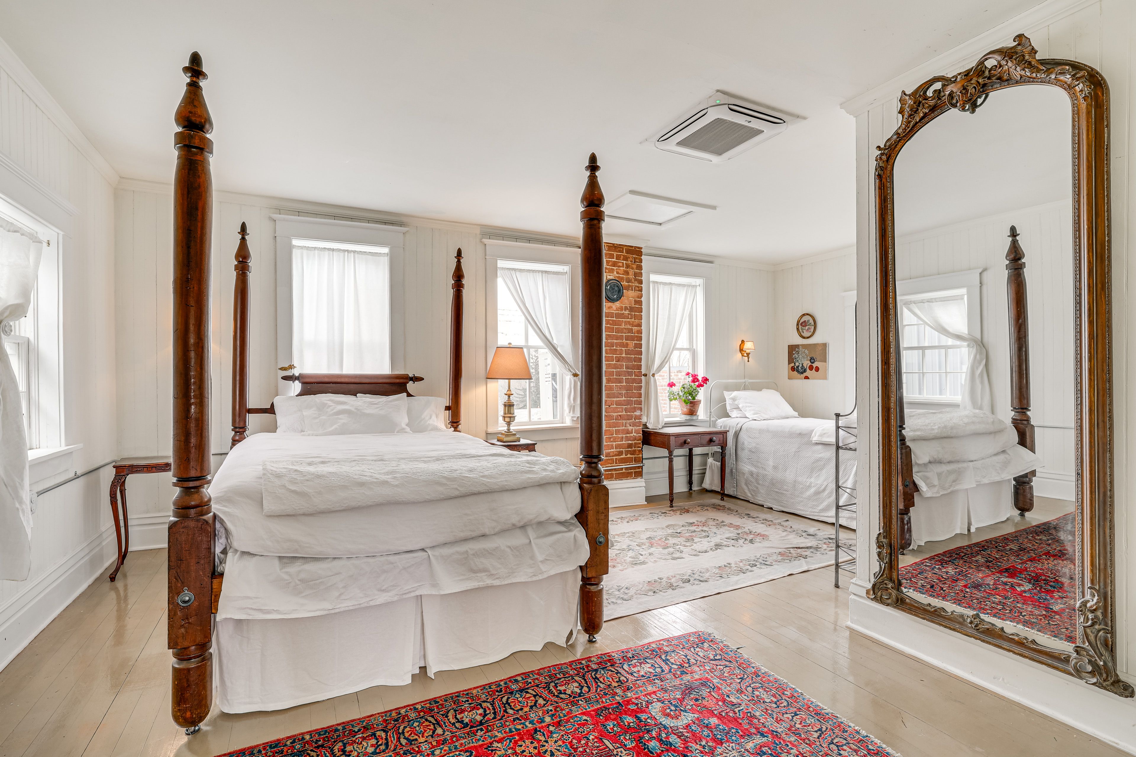 Bedroom | Queen Bed | Twin Bed | Pack 'n Play | Crib