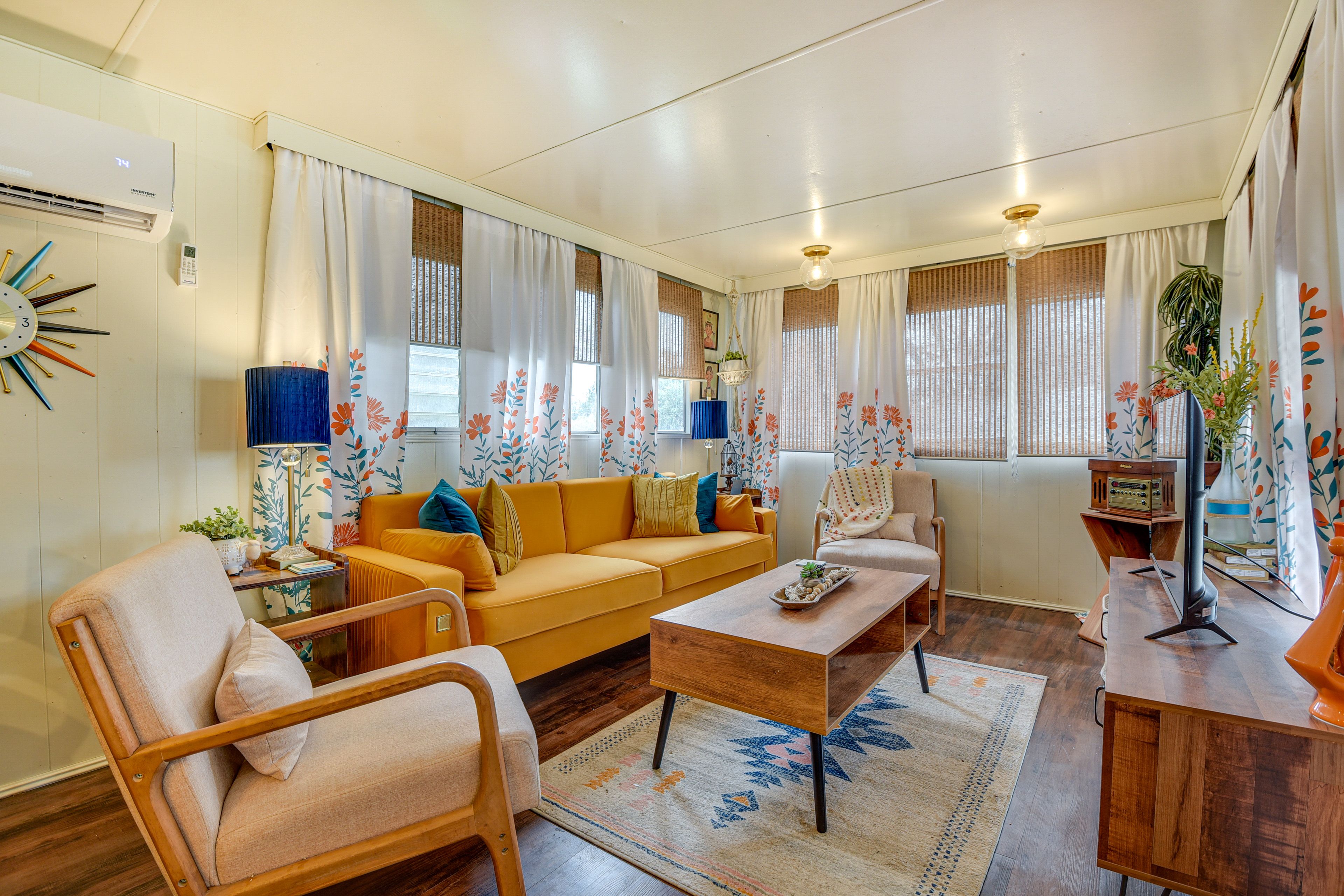 Living Room | Smart TV