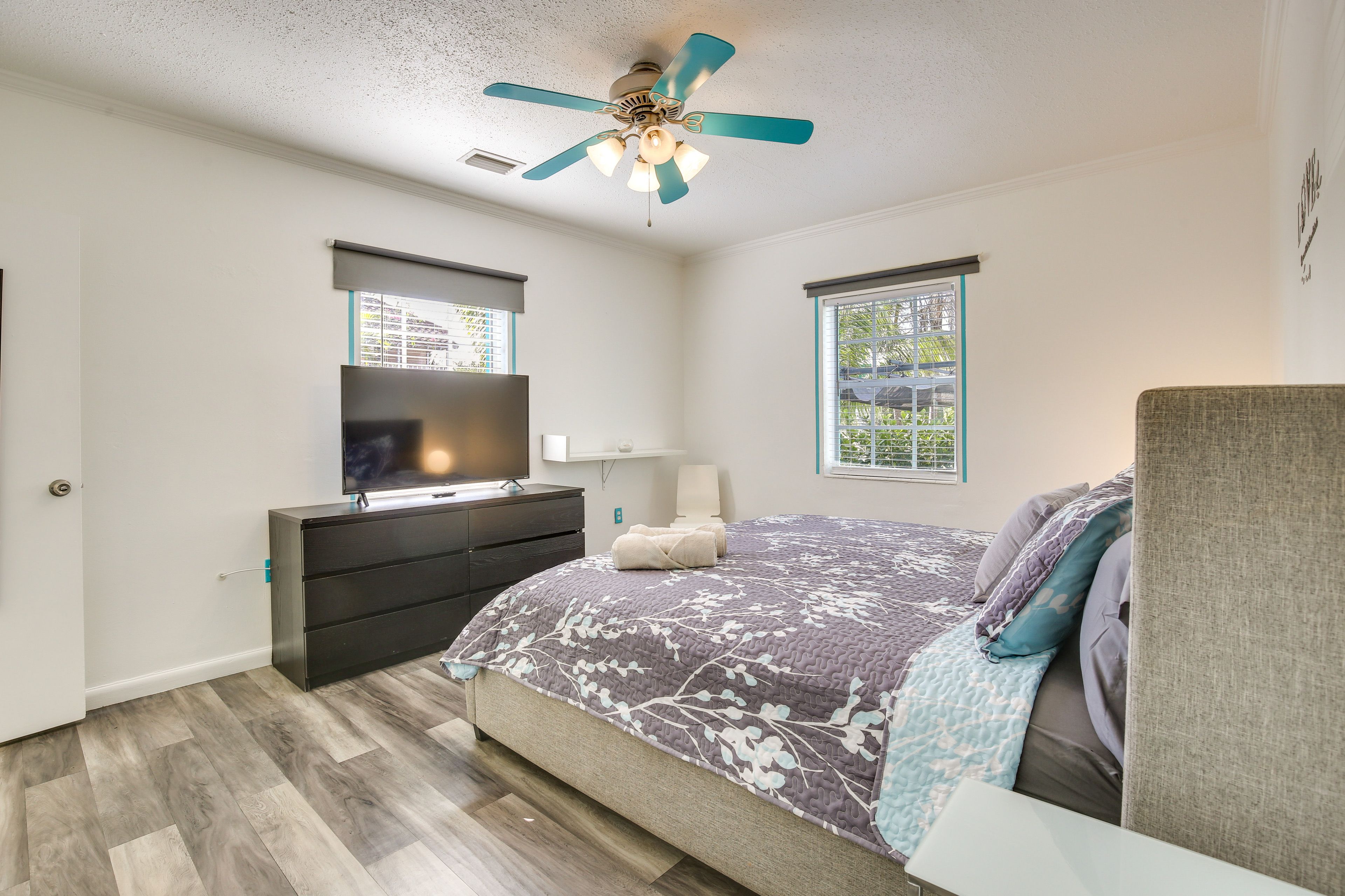 Bedroom 1 | King Bed