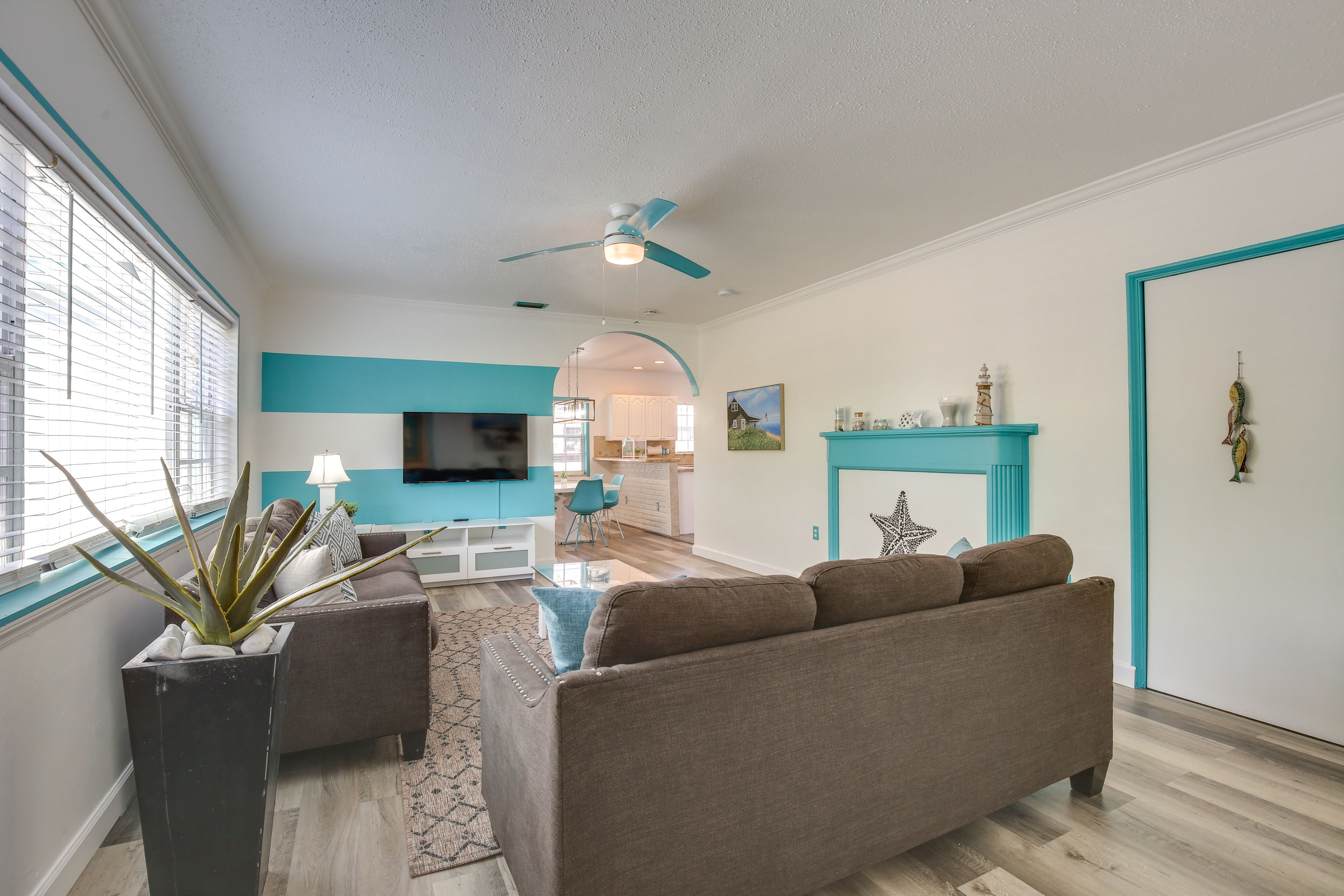 Living Room | Free WiFi | Central A/C & Heat
