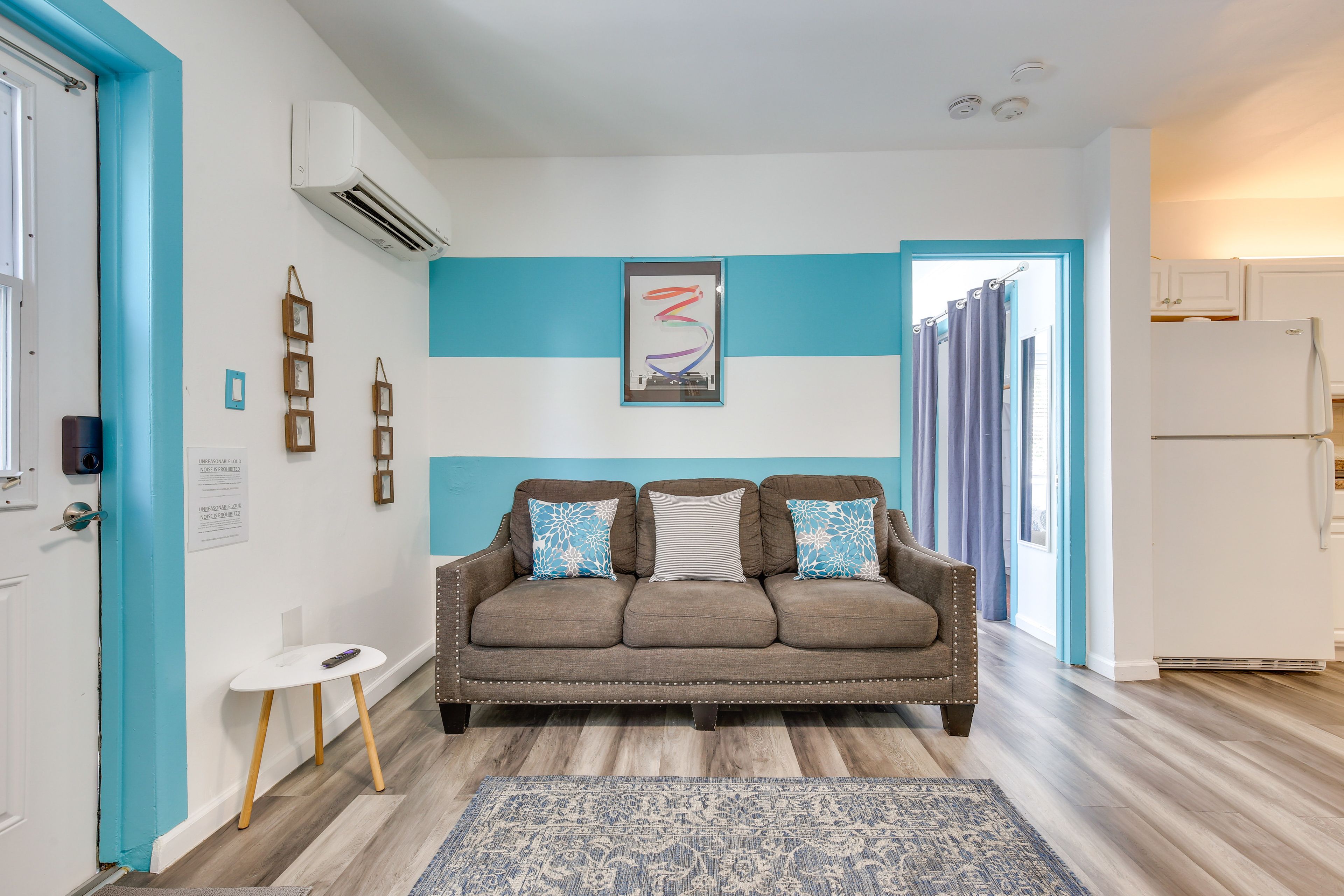 Living Room | Free WiFi | Mini-Split A/C & Heat | Smart TV