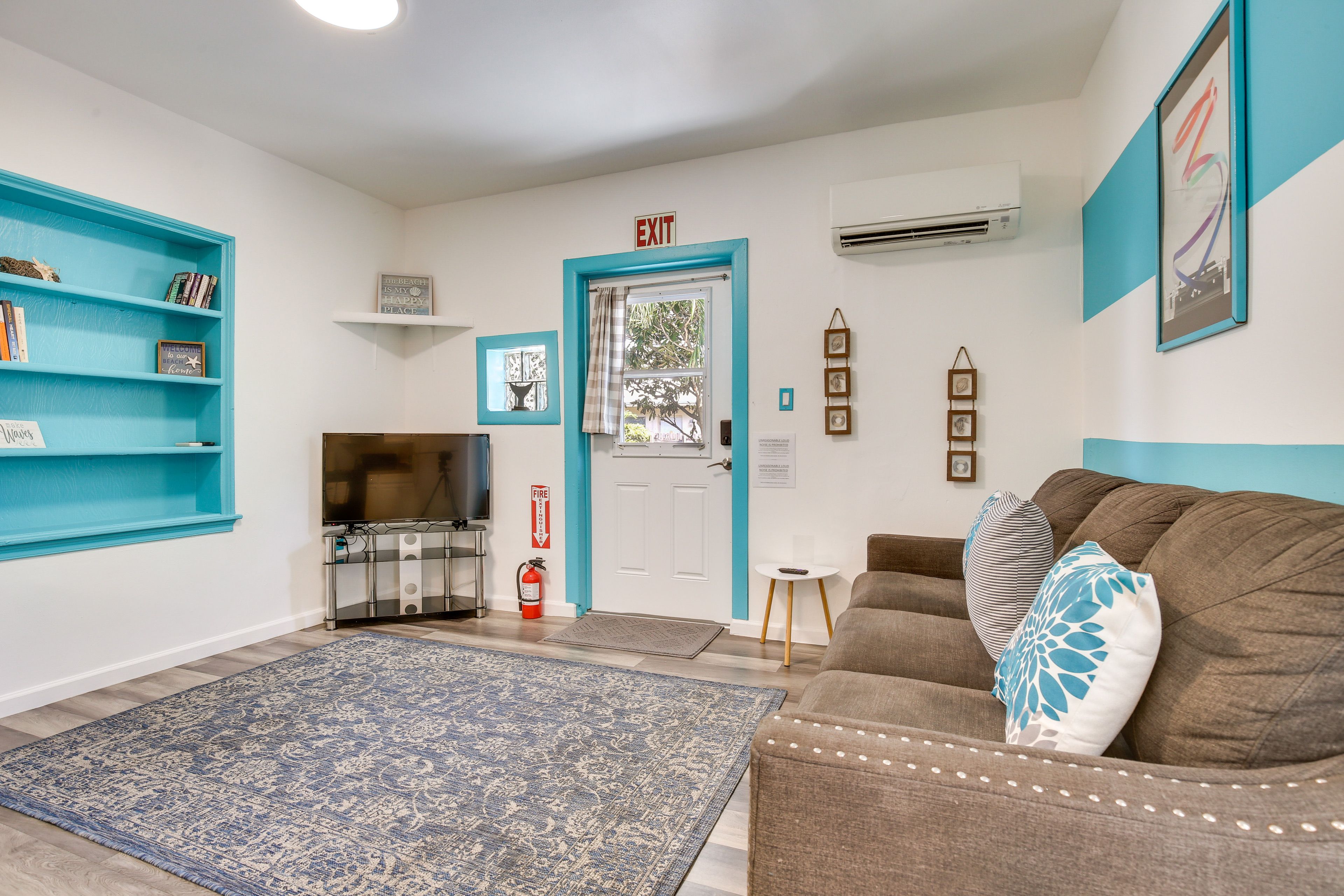 Hollywood Vacation Rental | 1BR | 1BA | 4 Steps Required | 350 Sq Ft