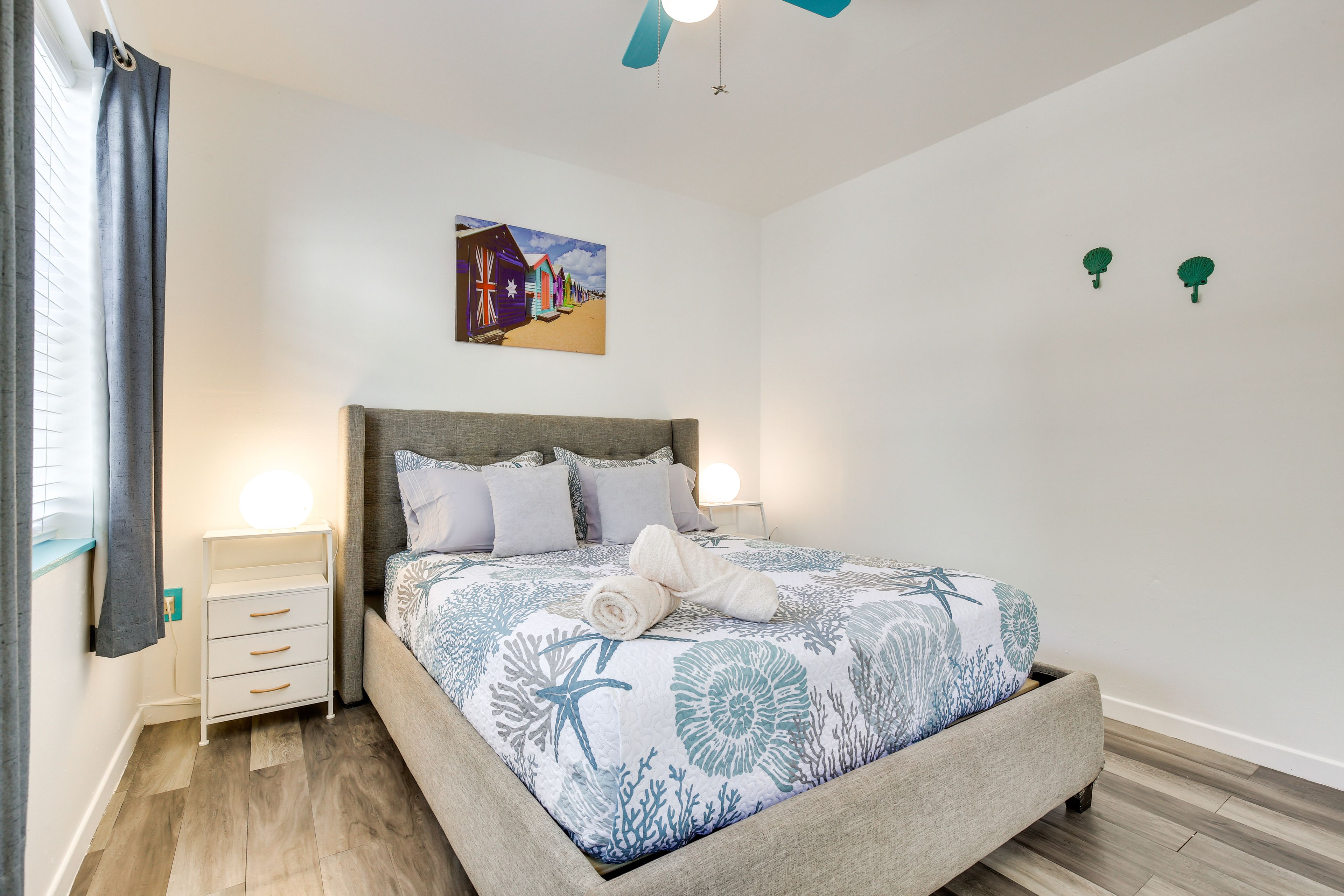 Bedroom | Queen Bed