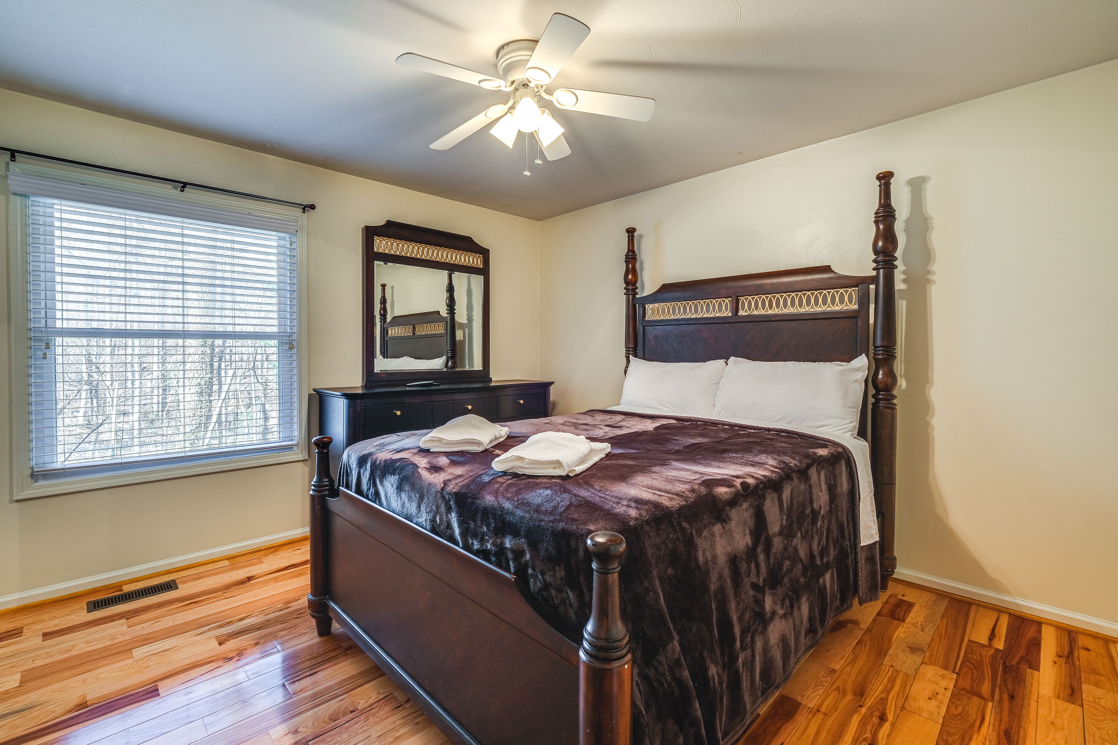 Bedroom 1 | Queen Bed | Linens Provided