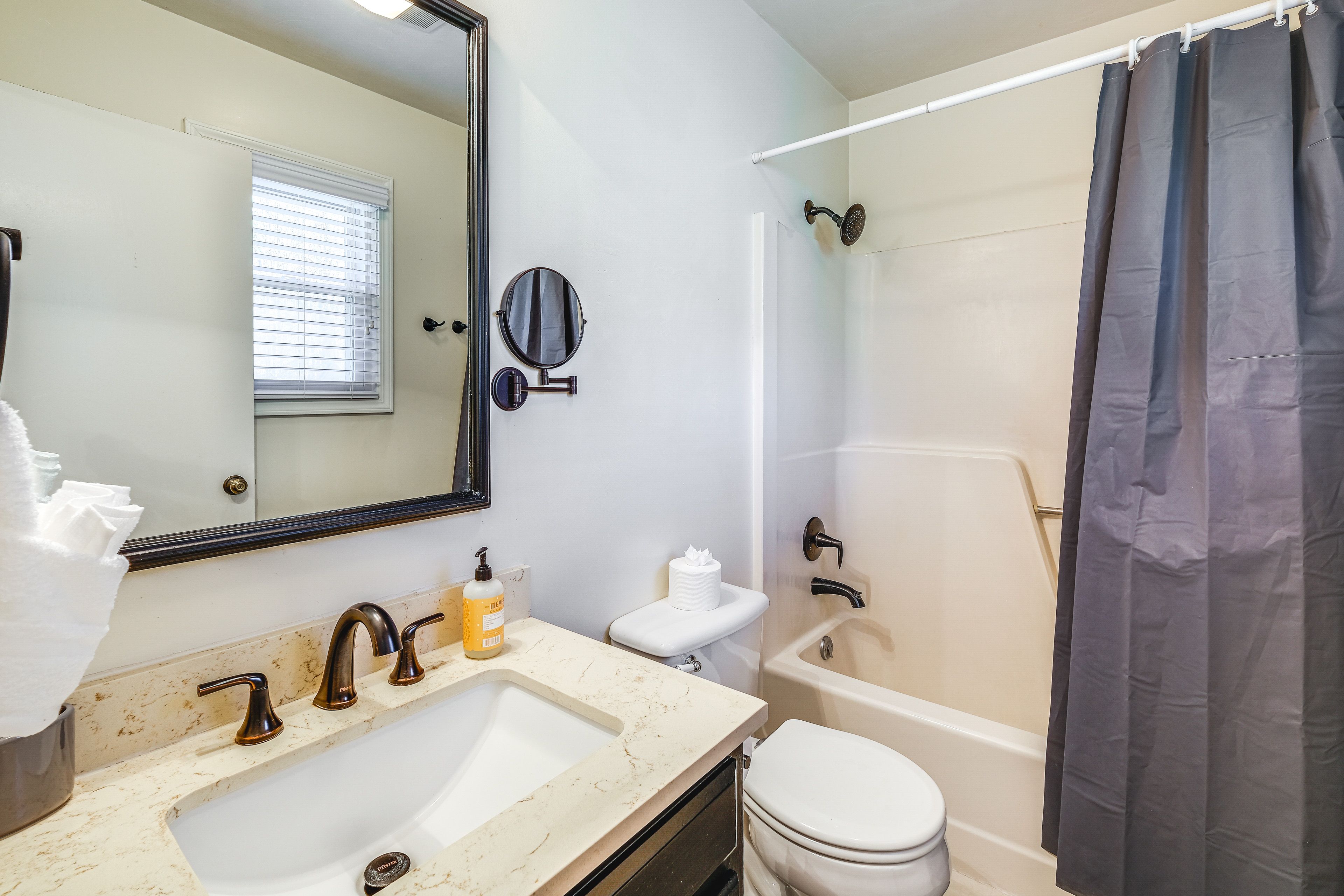En-Suite Bathroom | Towels Provided