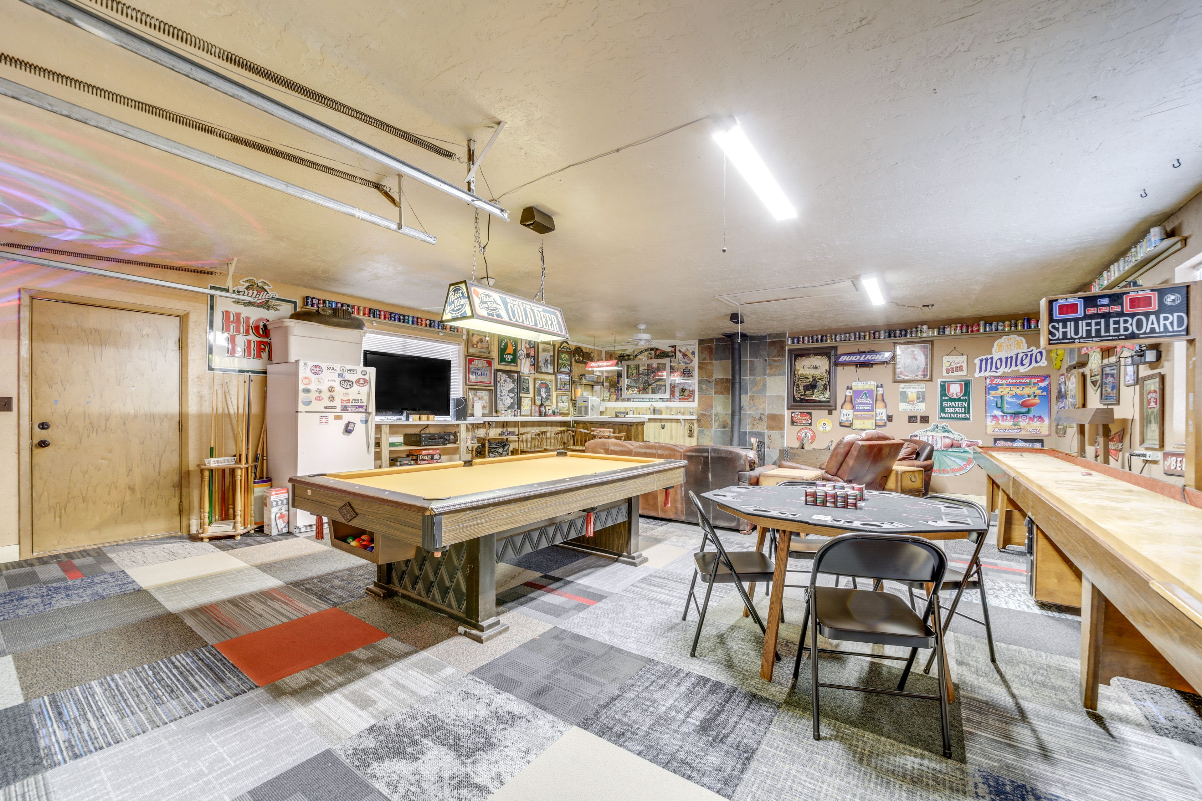 Garage Game Room | Pool Table | Shuffleboard