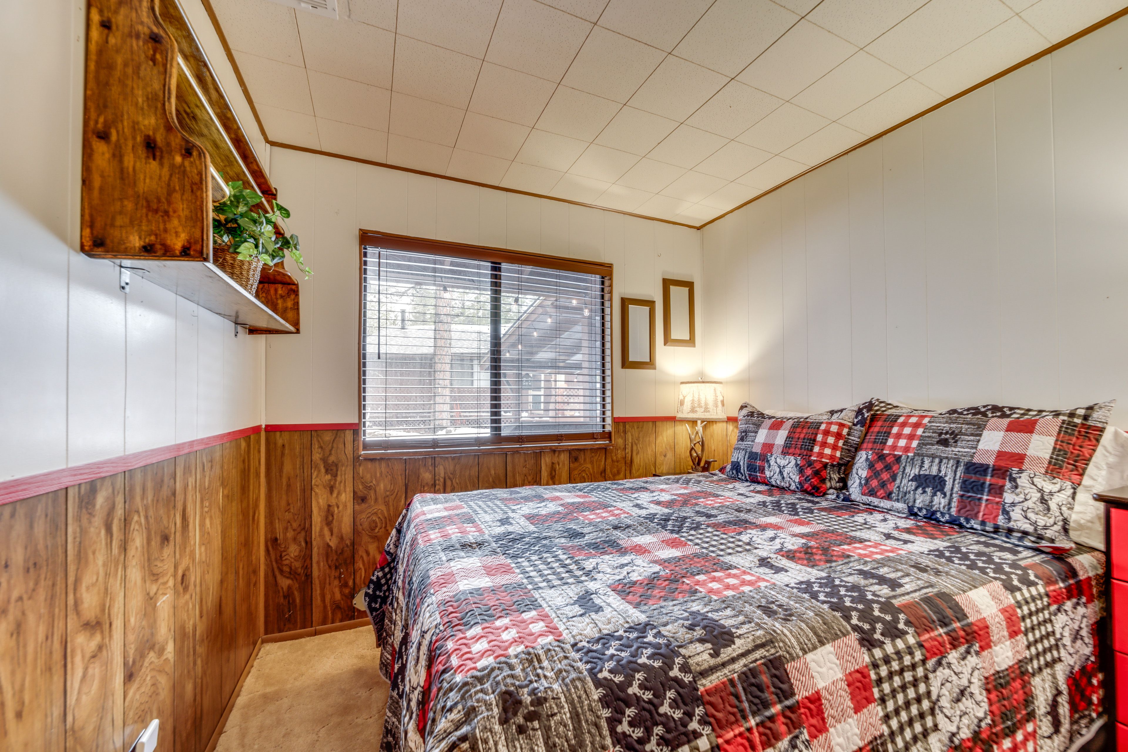 Bedroom 2 | Queen Bed